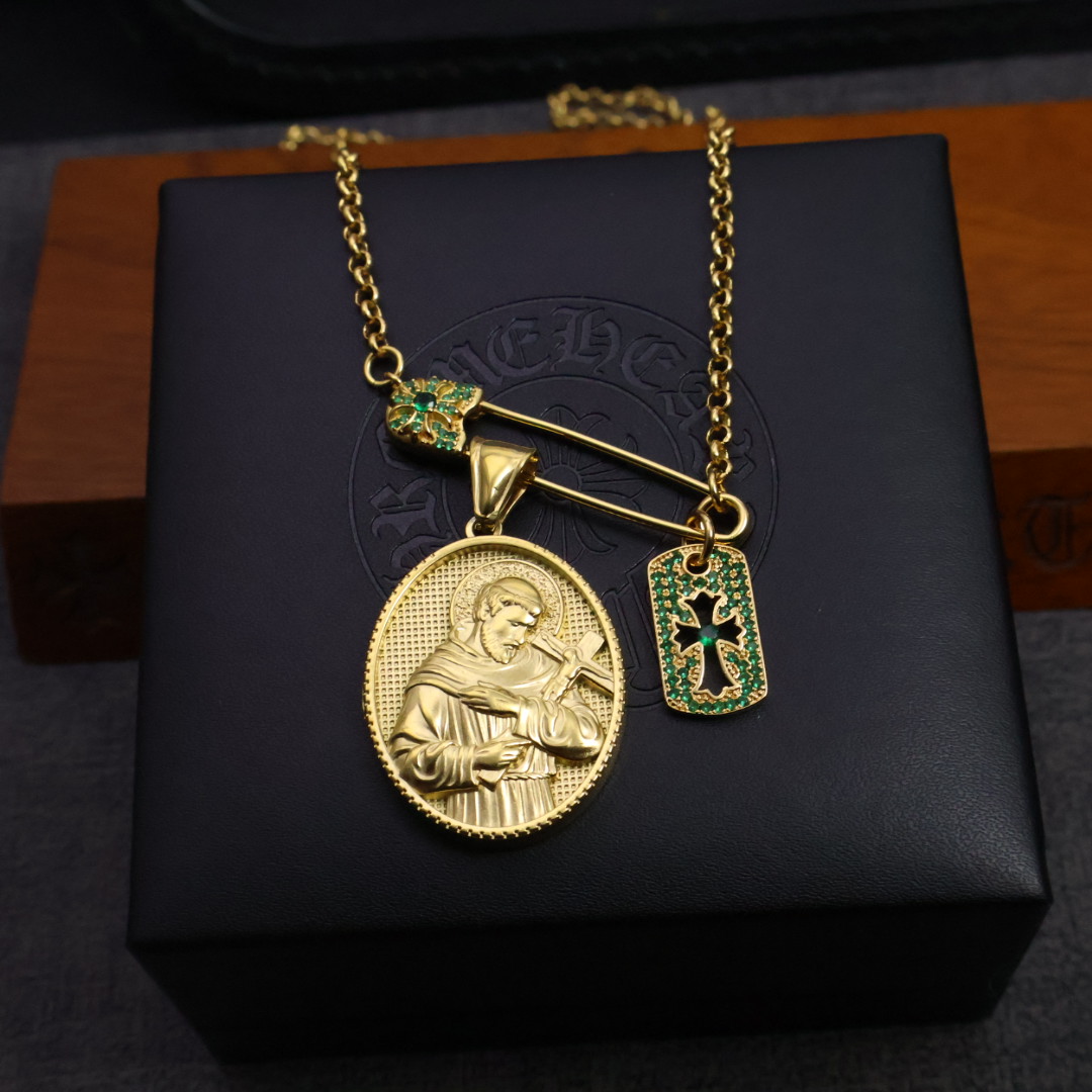  𝐂𝐡𝐫𝐨𝐦𝐞 𝐡𝐞𝐚𝐫𝐭𝐬克罗心胸针链✝️🆕造型不同的花纹设计风格 呈现出与众不同 十字架 童军花是克