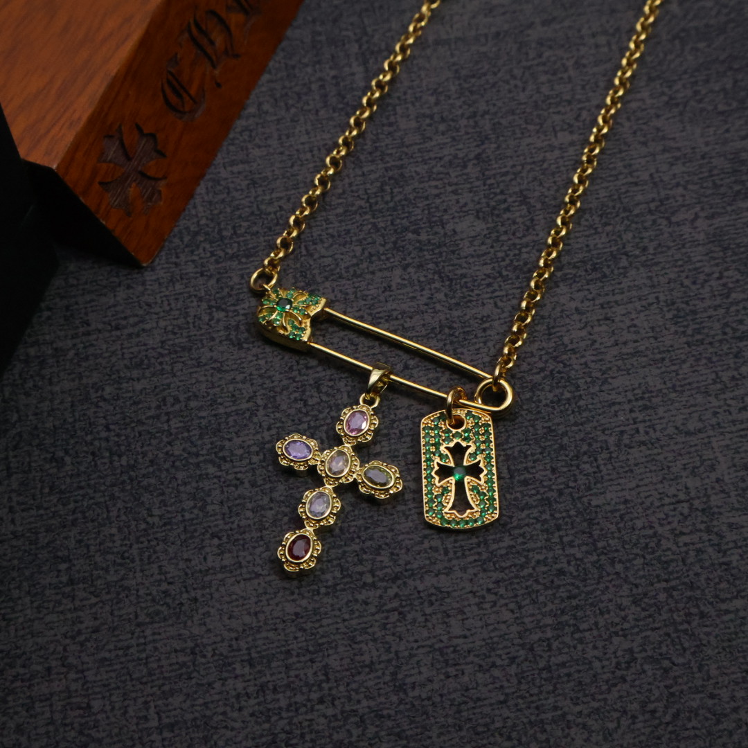  𝐂𝐡𝐫𝐨𝐦𝐞 𝐡𝐞𝐚𝐫𝐭𝐬克罗心胸针链✝️🆕造型不同的花纹设计风格 呈现出与众不同 十字架 童军花是克
