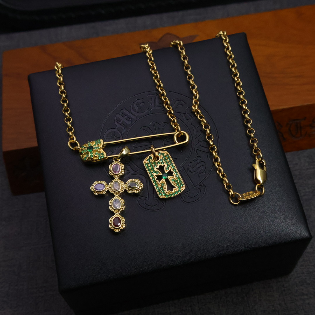  𝐂𝐡𝐫𝐨𝐦𝐞 𝐡𝐞𝐚𝐫𝐭𝐬克罗心胸针链✝️🆕造型不同的花纹设计风格 呈现出与众不同 十字架 童军花是克