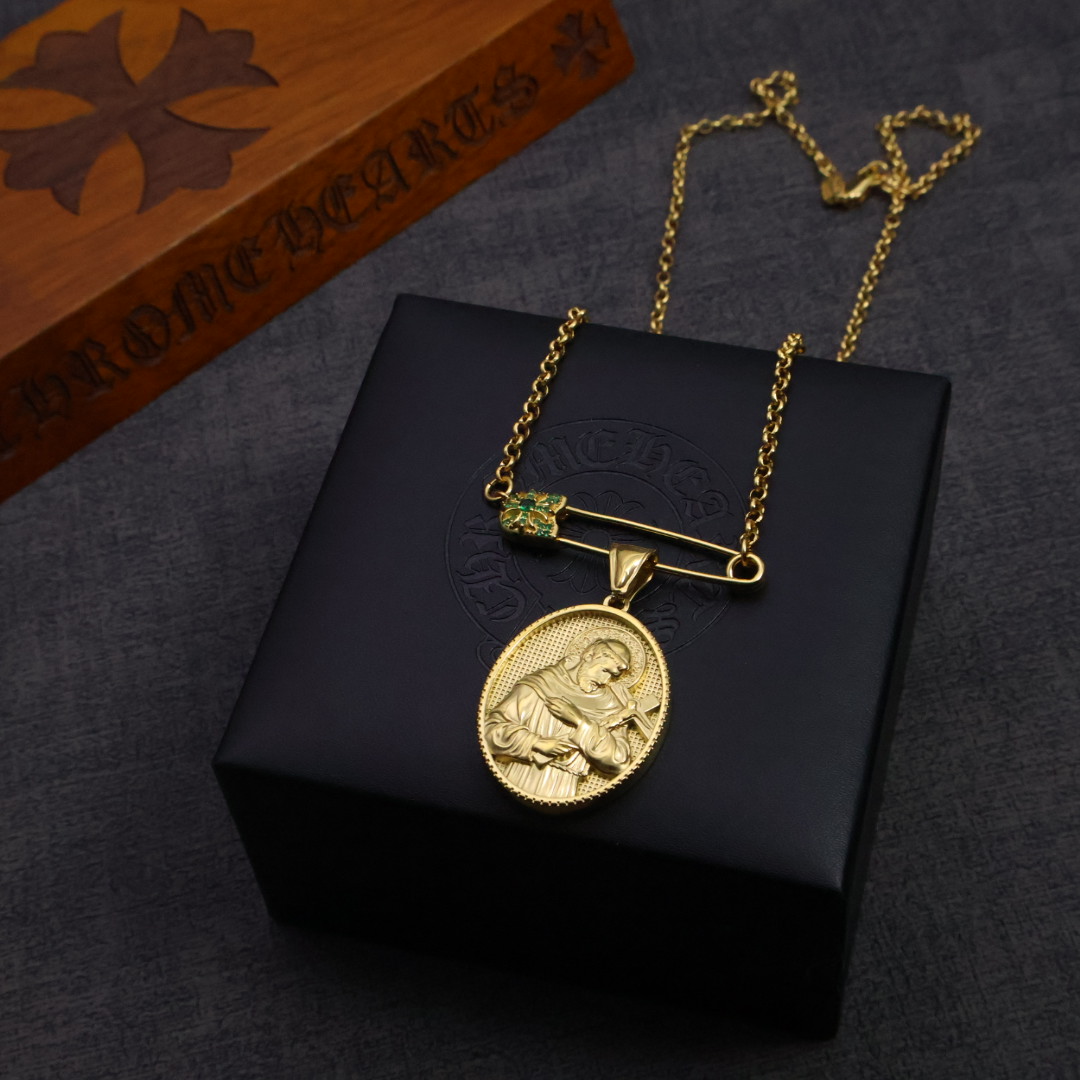 𝐂𝐡𝐫𝐨𝐦𝐞 𝐡𝐞𝐚𝐫𝐭𝐬克罗心胸针链✝️🆕造型不同的花纹设计风格 呈现出与众不同 十字架 童军花是克罗