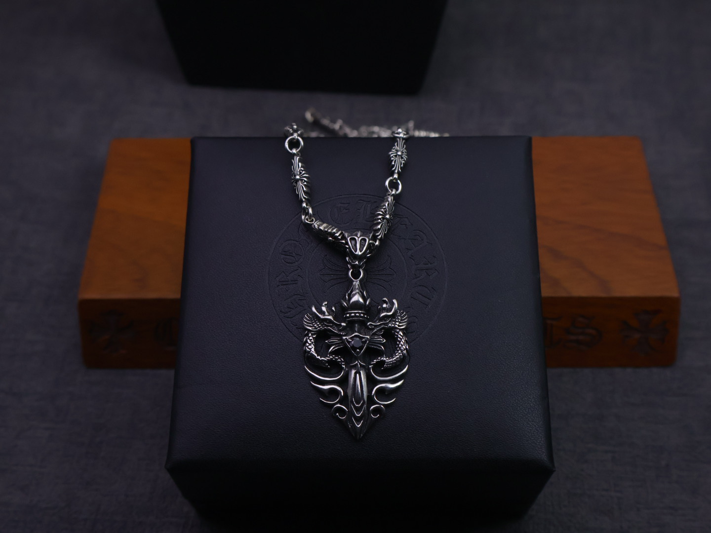 𝐂𝐡𝐫𝐨𝐦𝐞 𝐡𝐞𝐚𝐫𝐭𝐬 克罗心克罗心手工链项链⚜️十字架和童军花元素，满满的克罗心标志性风格，独特又