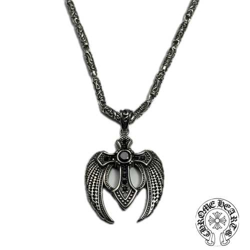 Chrome Hearts Collar con Colgante de Cruz con Alas y Detalles en Circonita 1 Chrome Hearts Collar con Colgante de Cruz con Alas y Detalles en Circonita