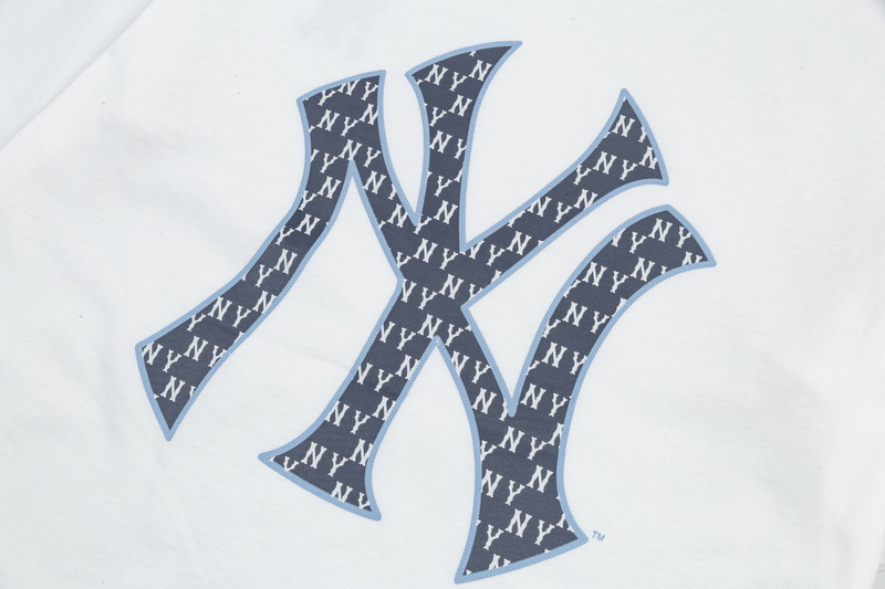 MLB New York Yankees Graphic Tee - Stylish & Comfortable Fan Apparel 23 a1743339436573 8583
