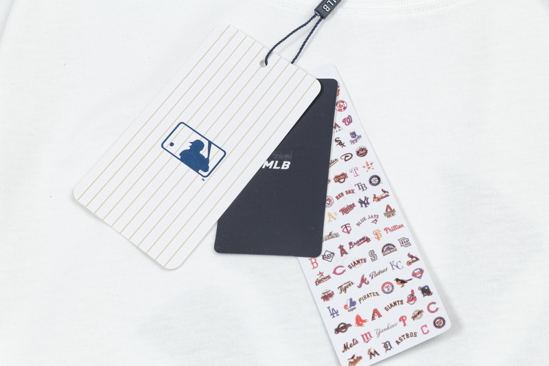 MLB New York Yankees Graphic Tee - Stylish & Comfortable Fan Apparel 27 a1743339437300 5328