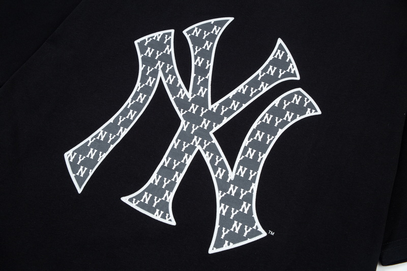 MLB New York Yankees Graphic Tee - Stylish & Comfortable Fan Apparel 32 a1743339438158 0550