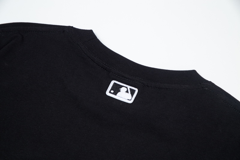 MLB New York Yankees Graphic Tee - Stylish & Comfortable Fan Apparel 33 a1743339438161 6365