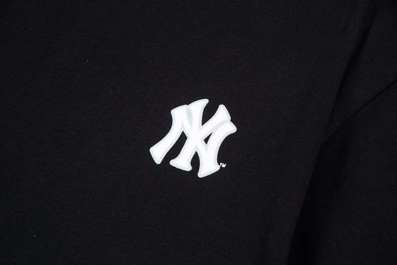 MLB New York Yankees Graphic Tee - Stylish & Comfortable Fan Apparel 38 a1743339438838 5418