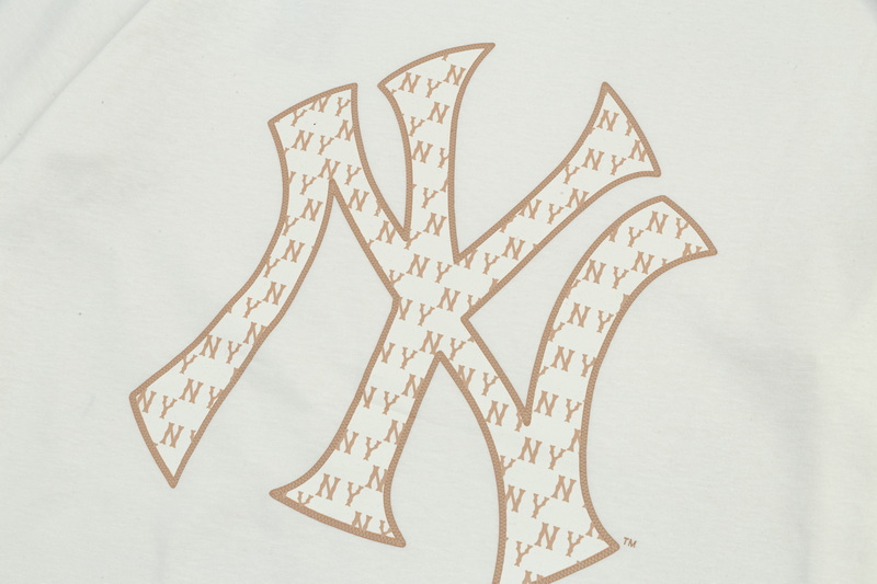 MLB New York Yankees Graphic Tee - Stylish & Comfortable Fan Apparel 41 a1743339439673 0267