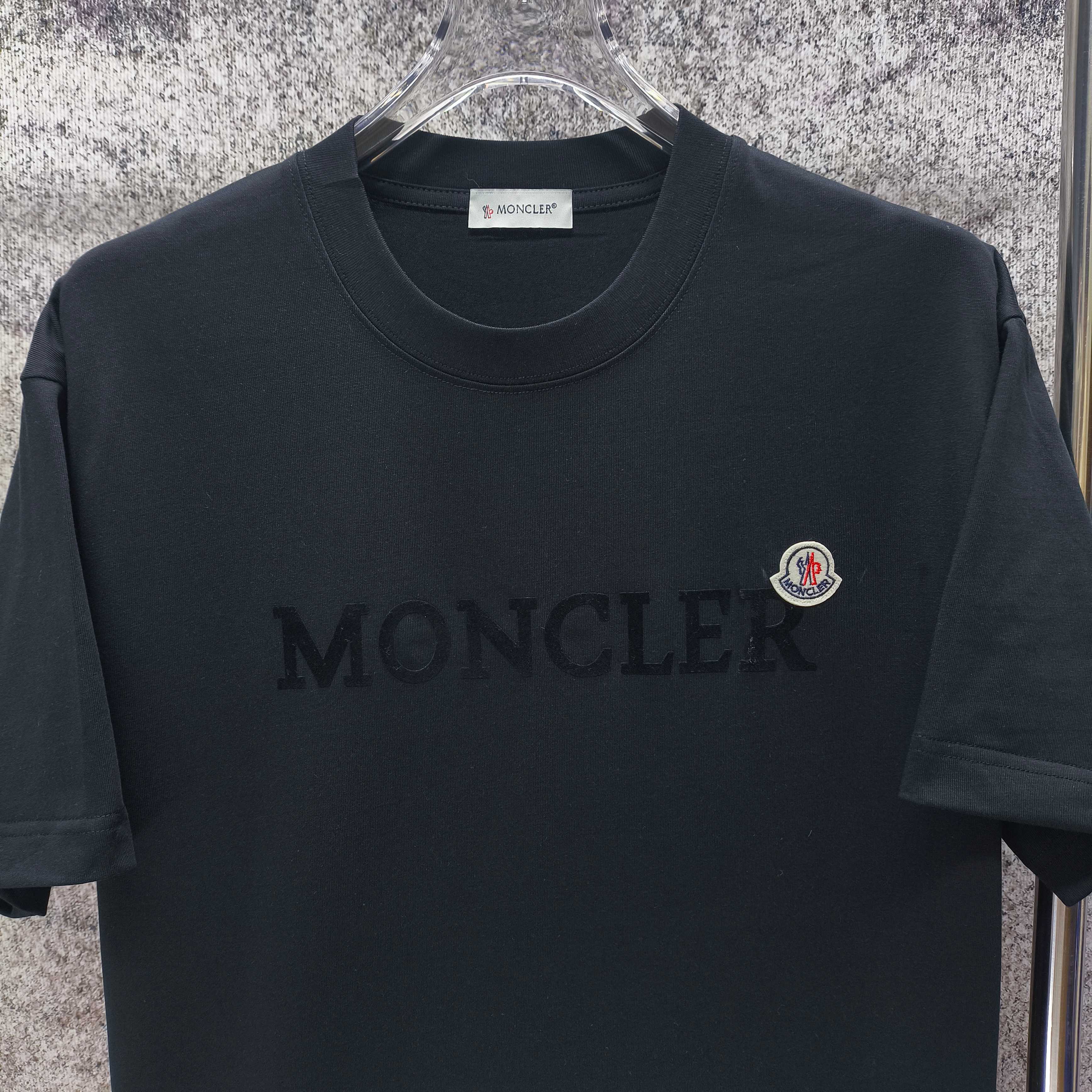 몽클레어 여성 루즈핏 반팔 티셔츠 88852 이미지 3