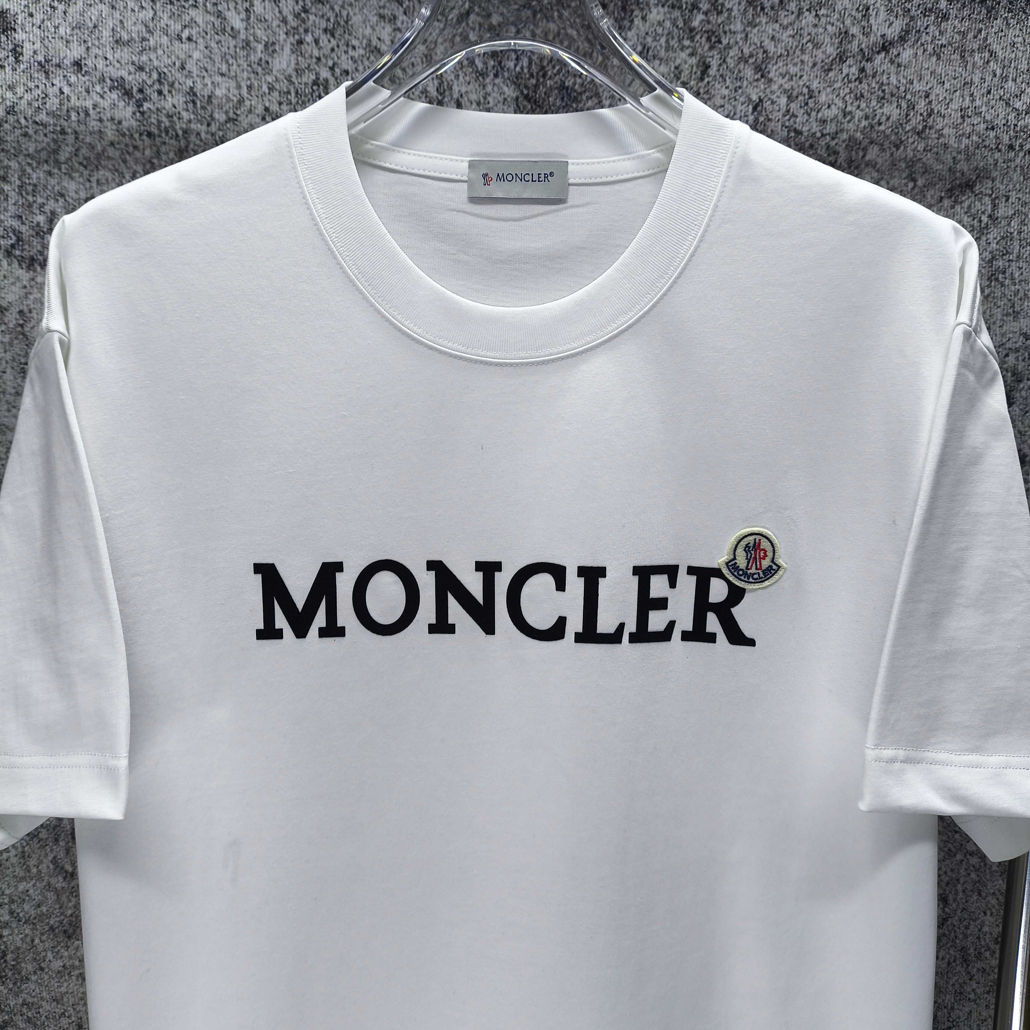 몽클레어 여성 루즈핏 반팔 티셔츠 88853 이미지 3