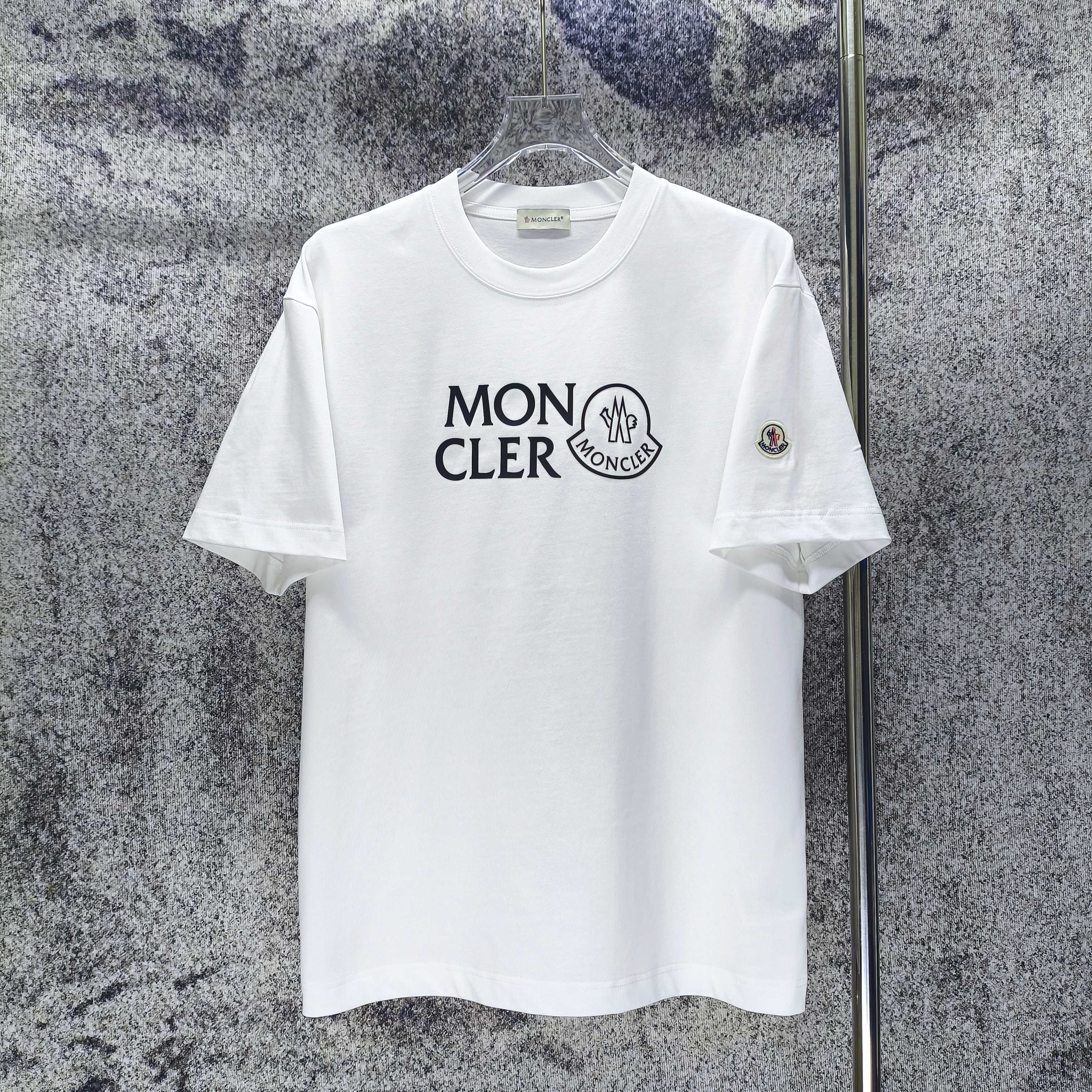 몽클레어 3D 두꺼운 루즈핏 여성 반팔 티셔츠 88830 이미지 2