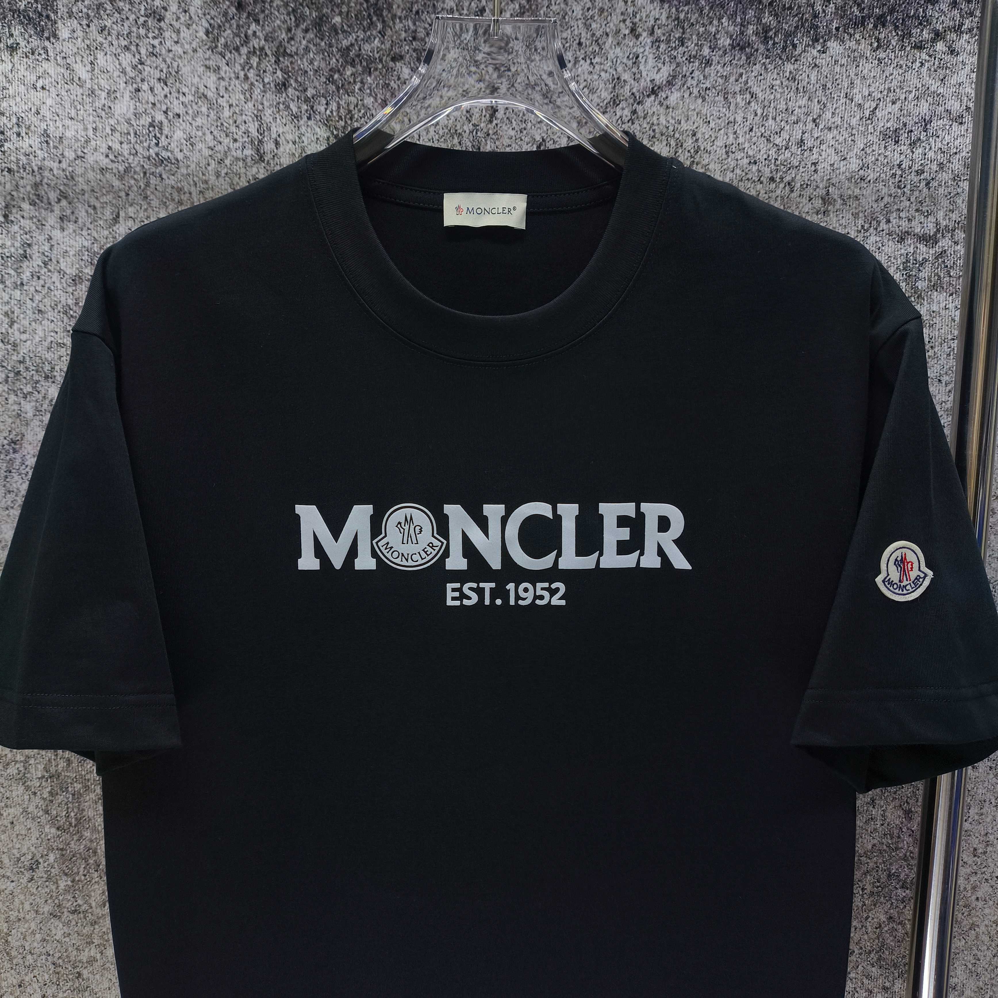 몽클레어 플로키 가공 레터 프린트 반팔 티셔츠 88835 이미지 3