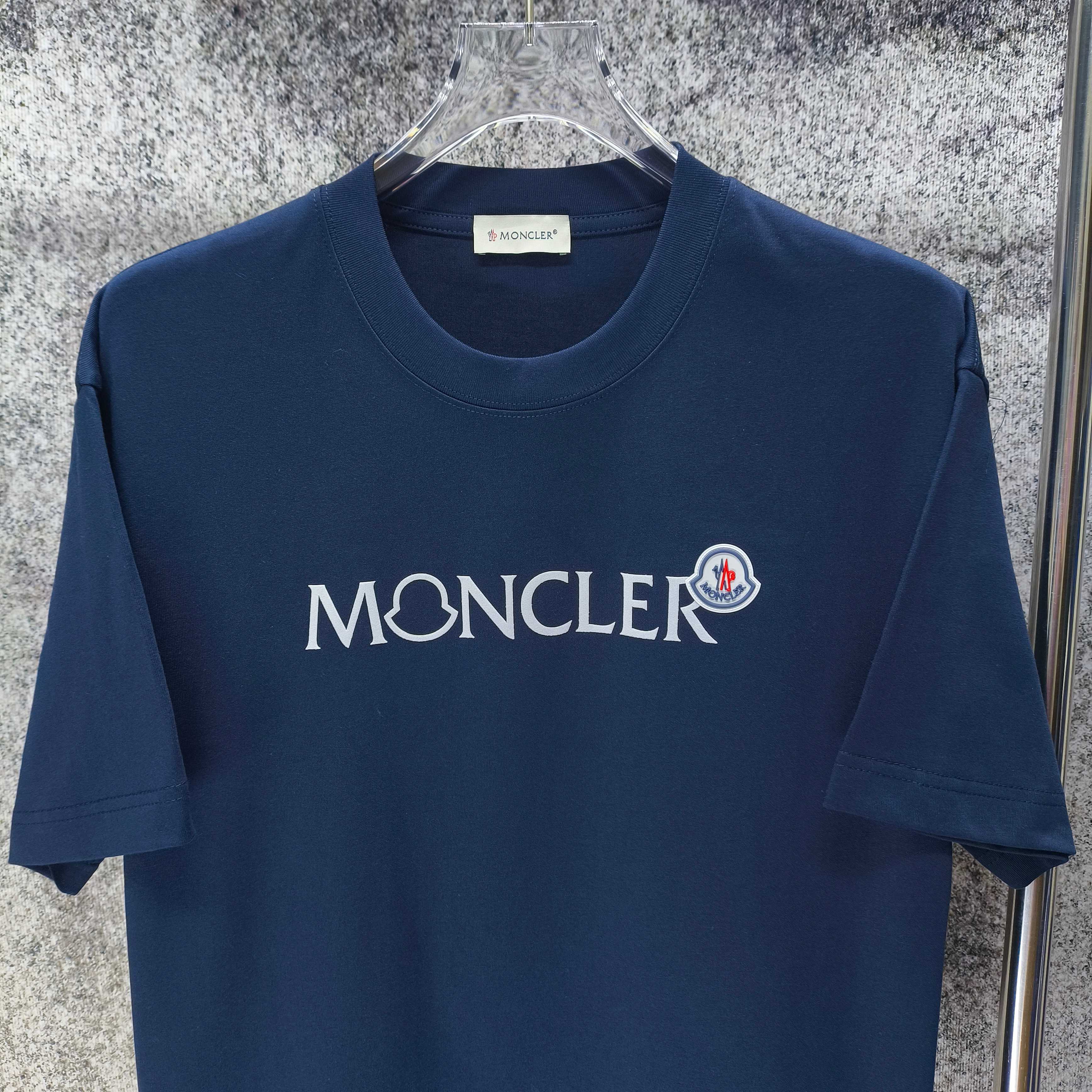 몽클레어 플로키 가공 실리콘 패치 여성 반팔 티셔츠 88840 이미지 3