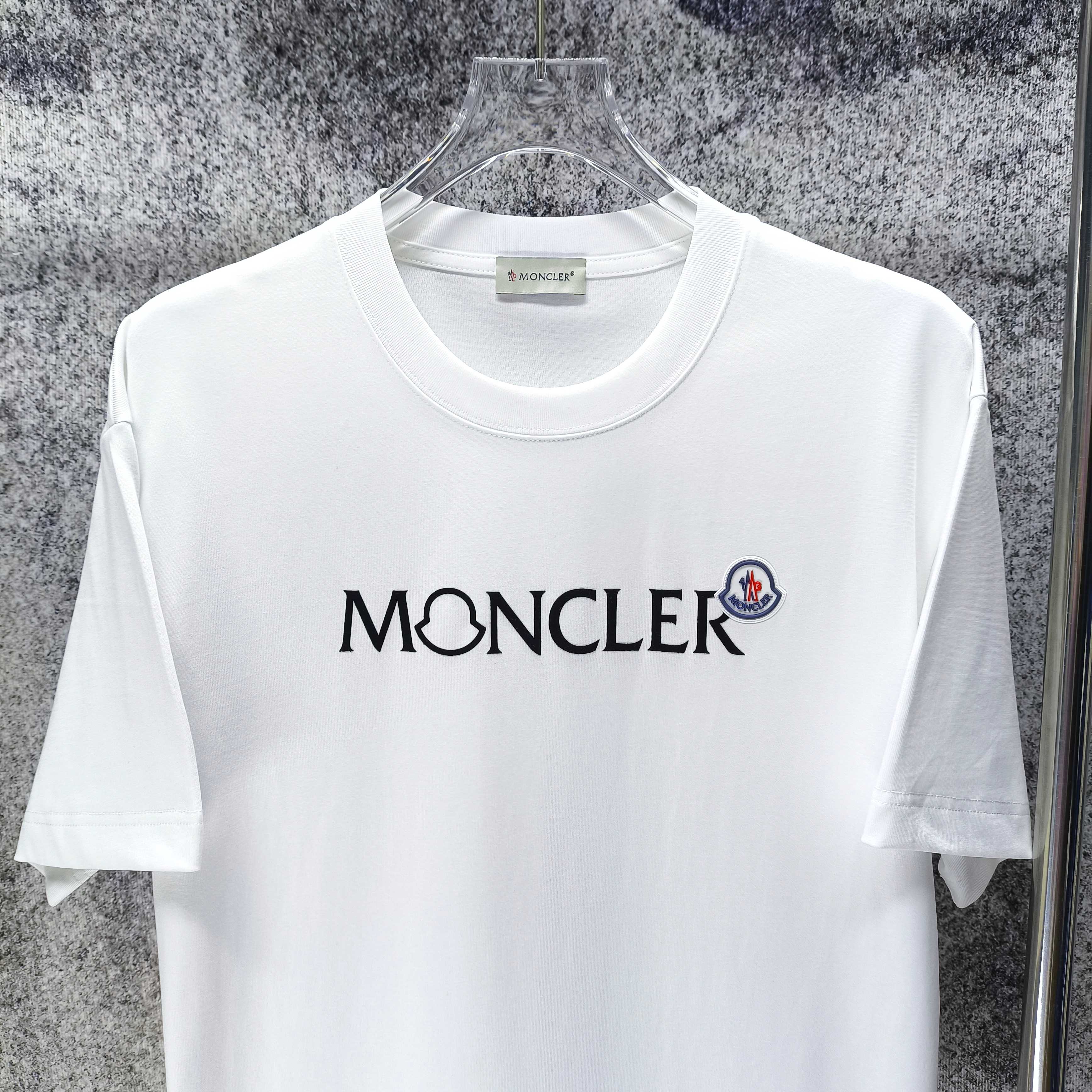 몽클레어 플로키 가공 실리콘 패치 반팔 티셔츠 88841 이미지 3