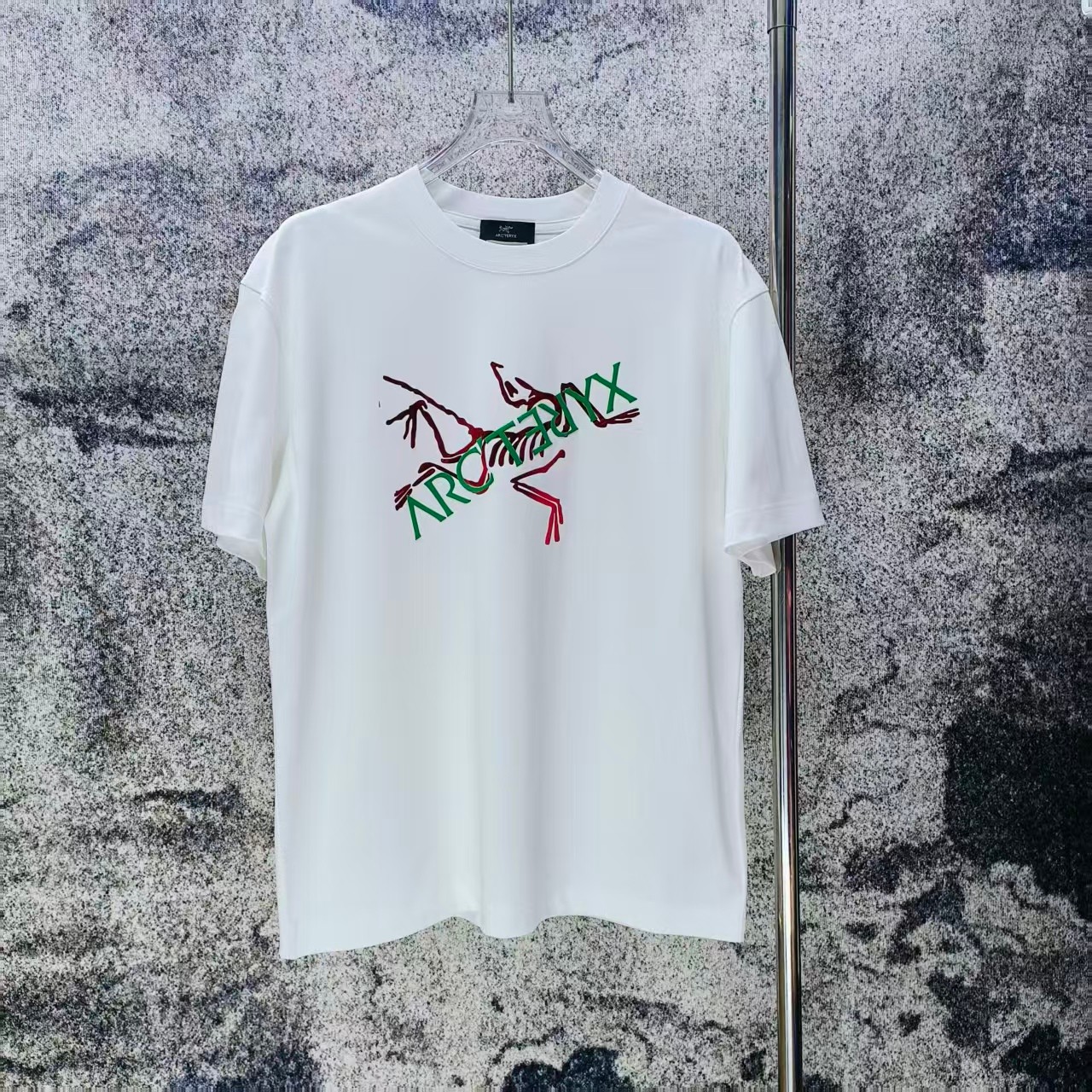 P 90.00 ARC* Marca Bird 2026 primavera y verano nuevo estilo logo de espuma tridimensional camiseta de manga corta cort…