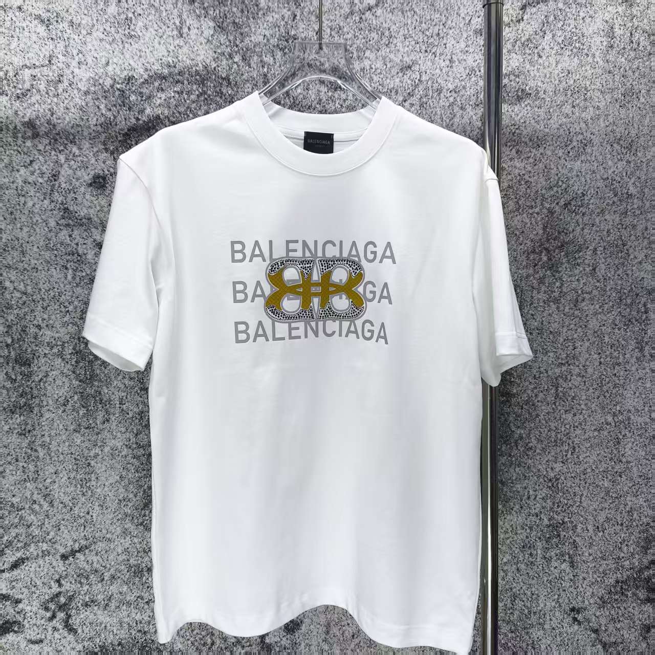 P 90.00 Bal* Paris 2026 Primavera/Verano Nueva Placa Gruesa Logotipo de Diamante Engomado Camiseta de Manga Corta Ajust…