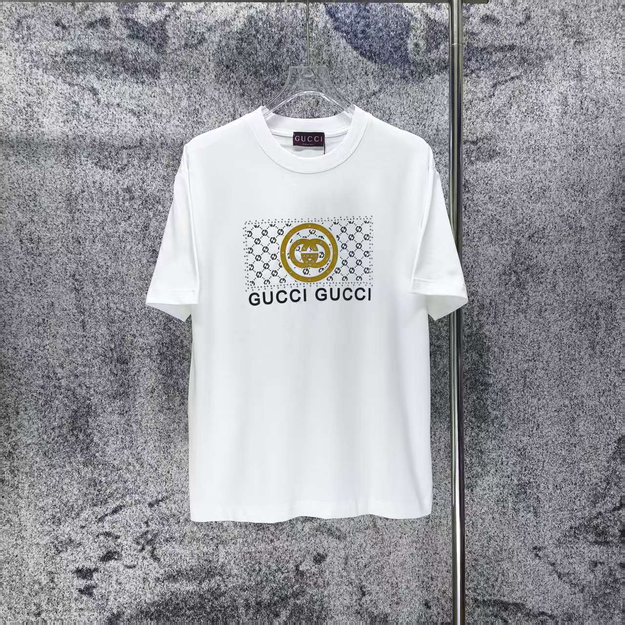 P 90.00 GUCCI* Gucci 2026 primavera/verano nueva camiseta de manga corta con logo de strass en relieve, corte holgado, …