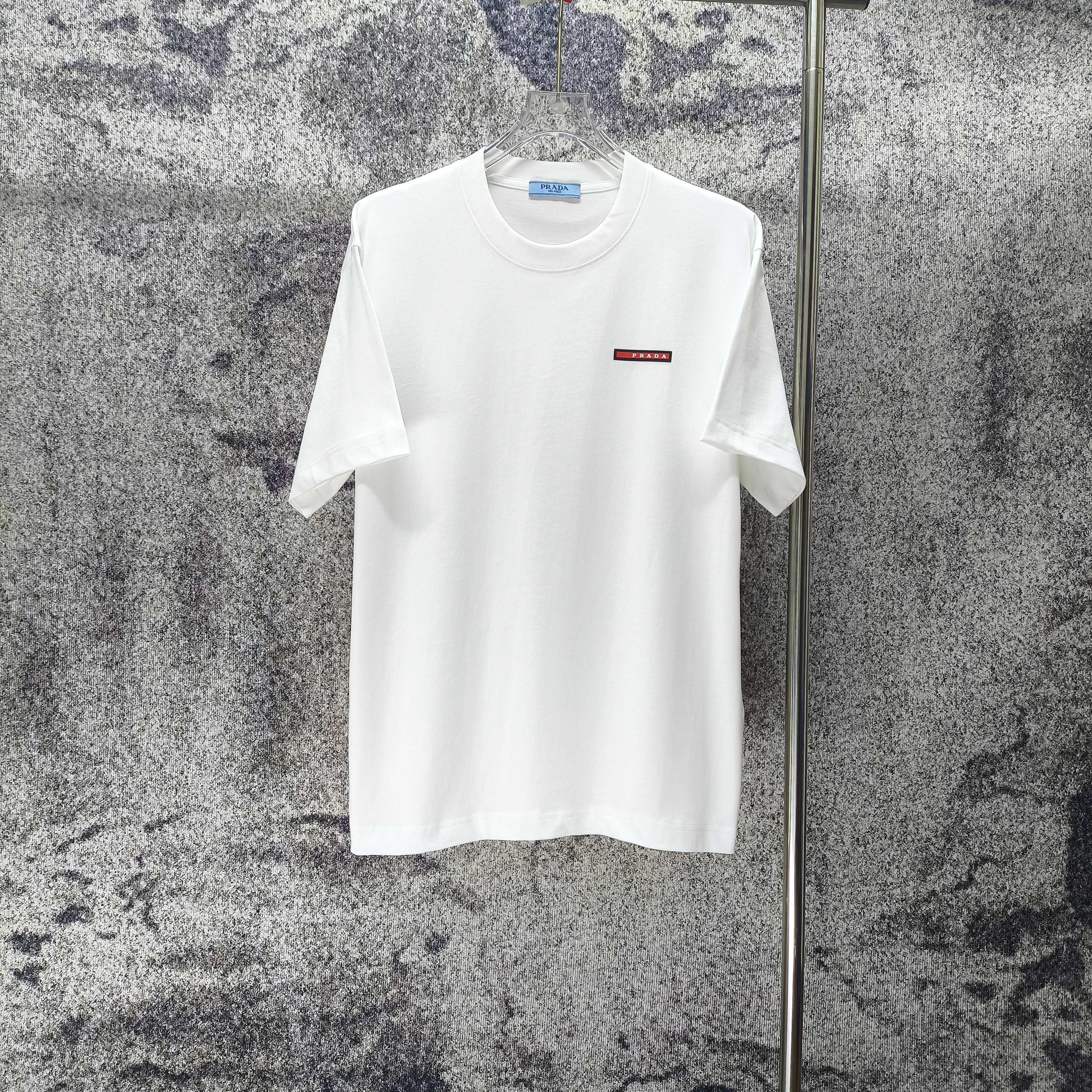 P 85 PRADA* Prada 2026 primavera y verano nuevo estilo silicona pequeño logo camiseta de manga corta corte holgado tall…