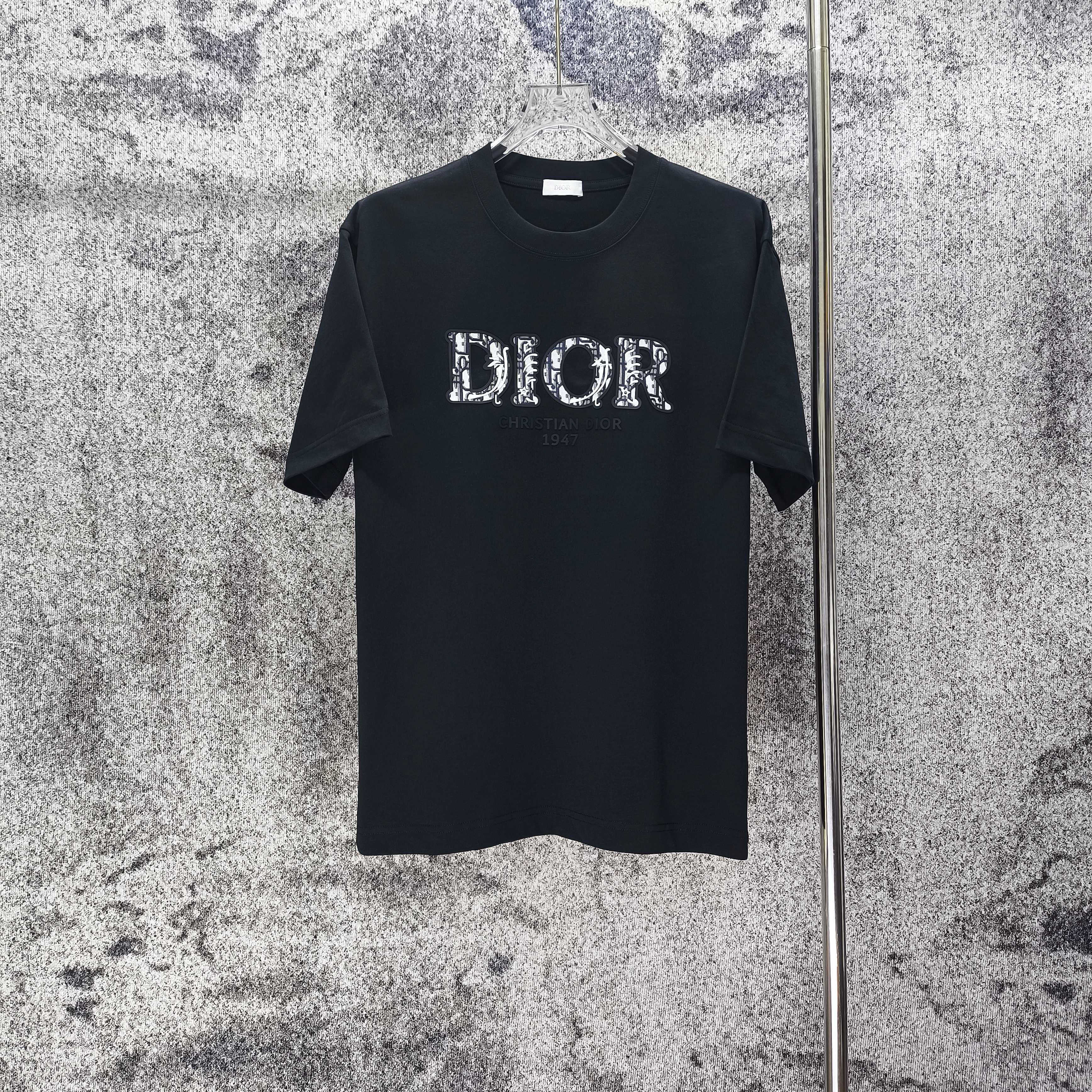 P 90 Dior* Dior 2026 Primavera y verano Nuevo pegamento de placa gruesa➕Parche con logo Camiseta de manga corta Corte h…