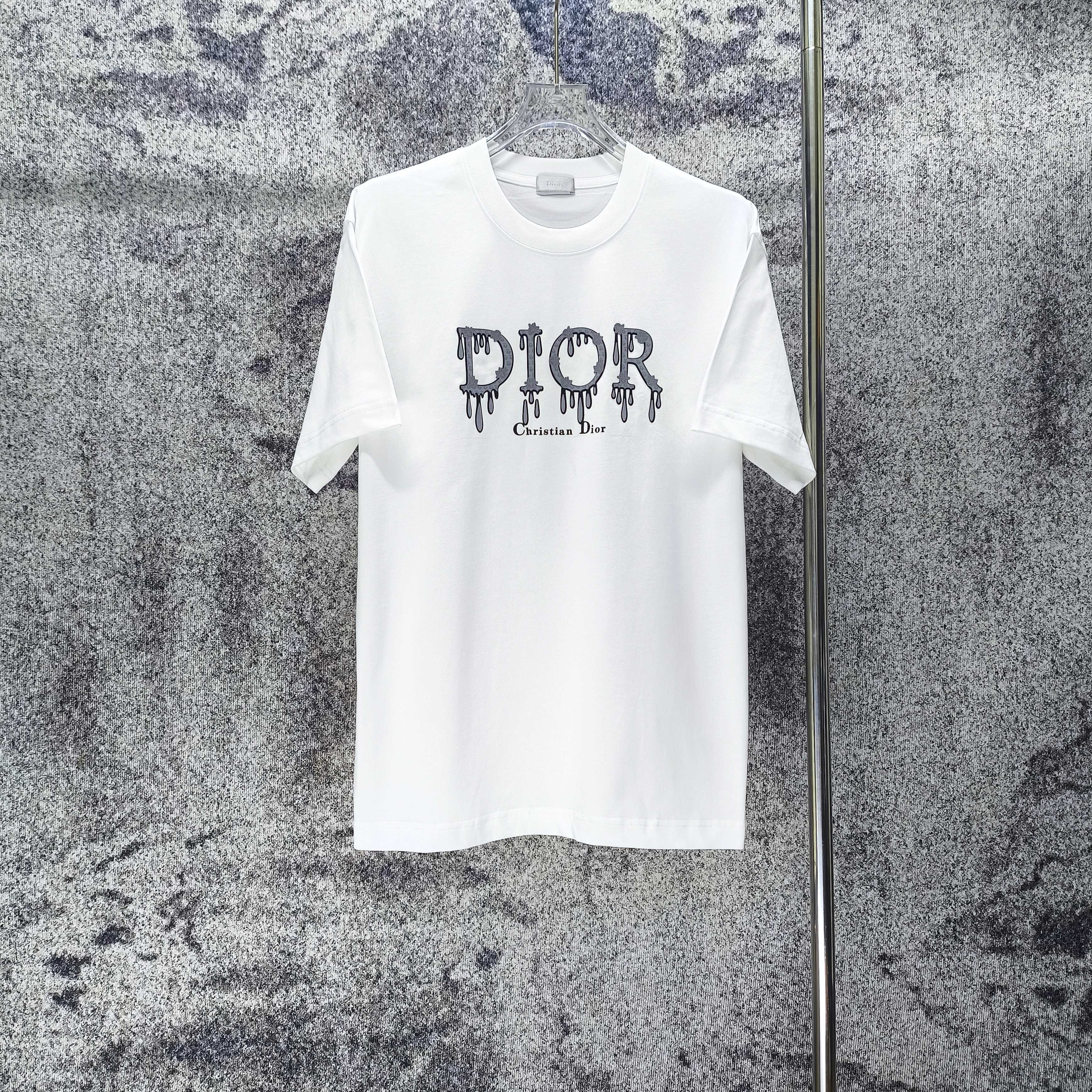 P 90 Dior* Dior 2026 nuevo estilo de primavera y verano Logotipo de goma gruesa grabado Camiseta de manga corta Corte h…