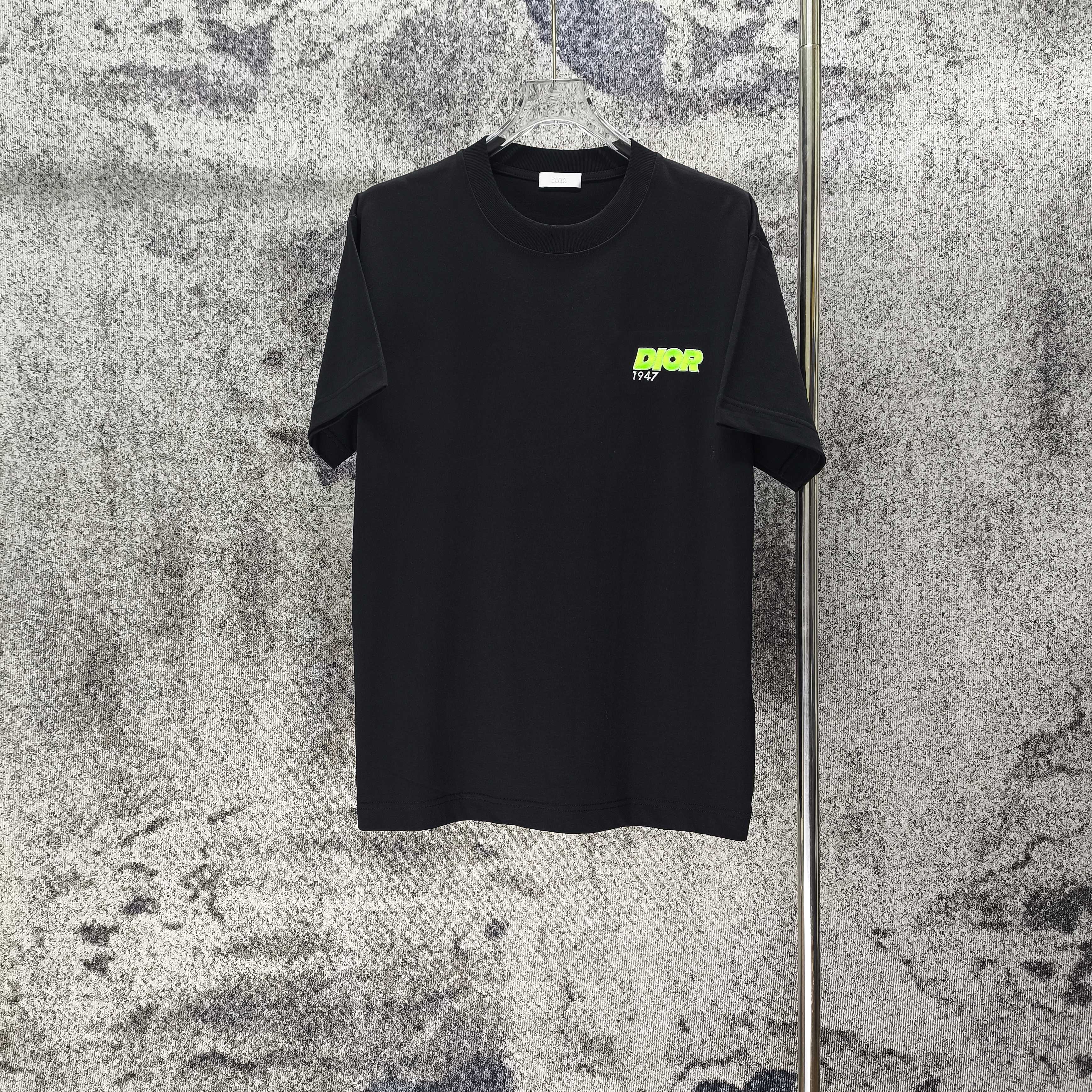 P 90 DIOR* Dior* 2026 primavera y verano nuevo estilo Exquisito logo pequeño bordado Camiseta de manga corta de 300 g C…