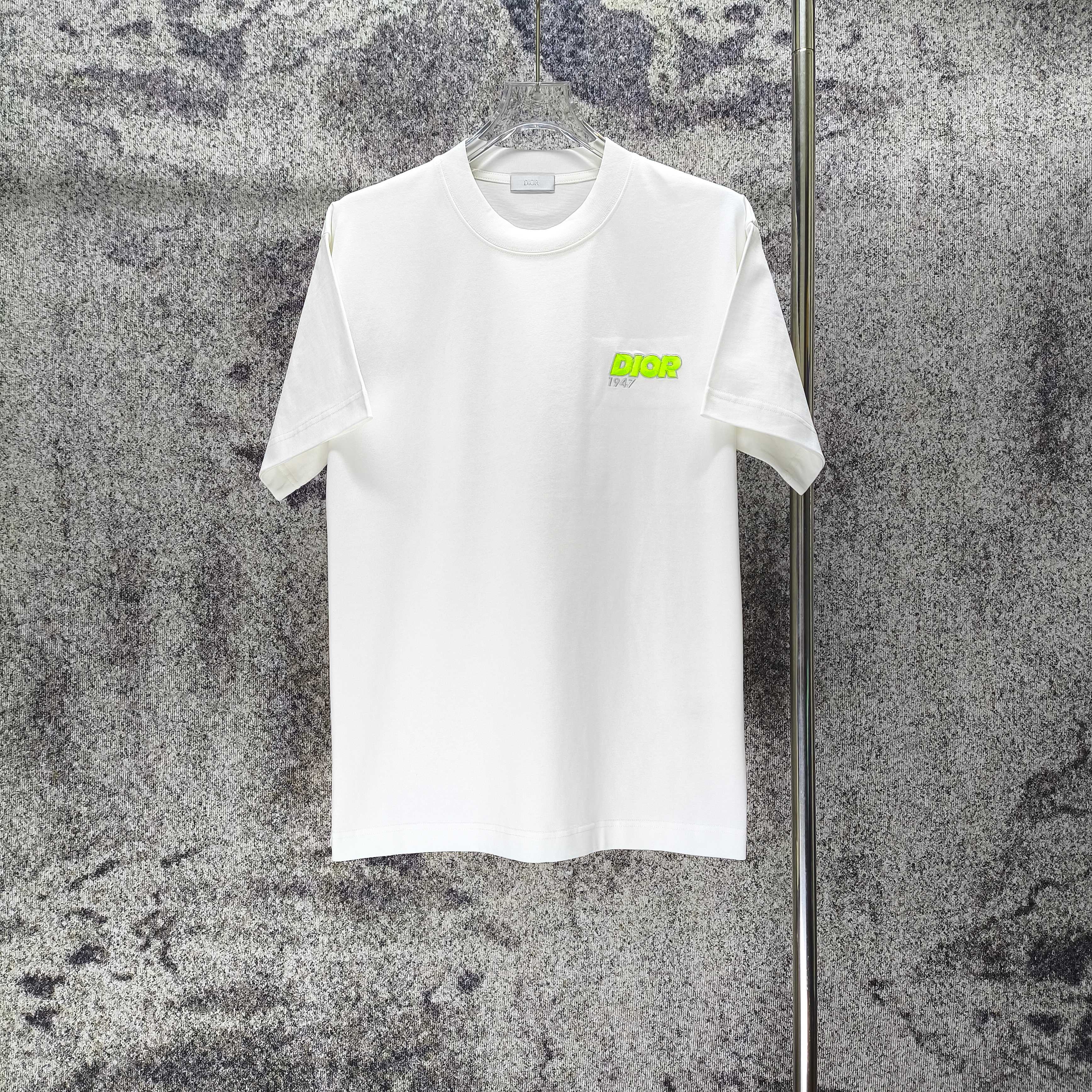 P 90 DIOR* Dior* 2026 primavera y verano nuevo estilo Exquisito logo pequeño bordado Camiseta de manga corta de 300 g C…