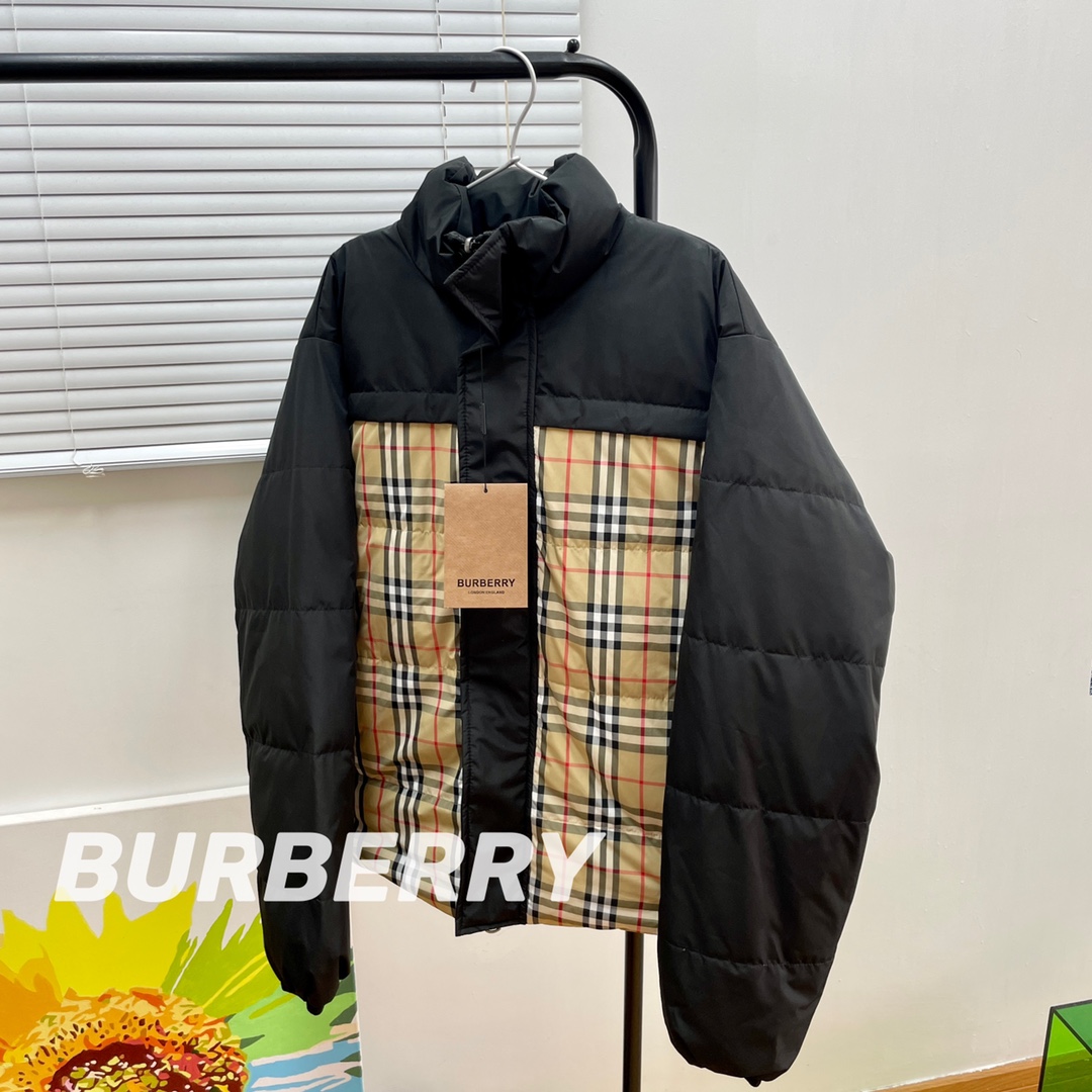 Burberry博柏利巴宝莉拼接格纹印花立领保暖长袖羽绒服巴宝莉双面穿羽绒服！️️男女同款️相当于是花一