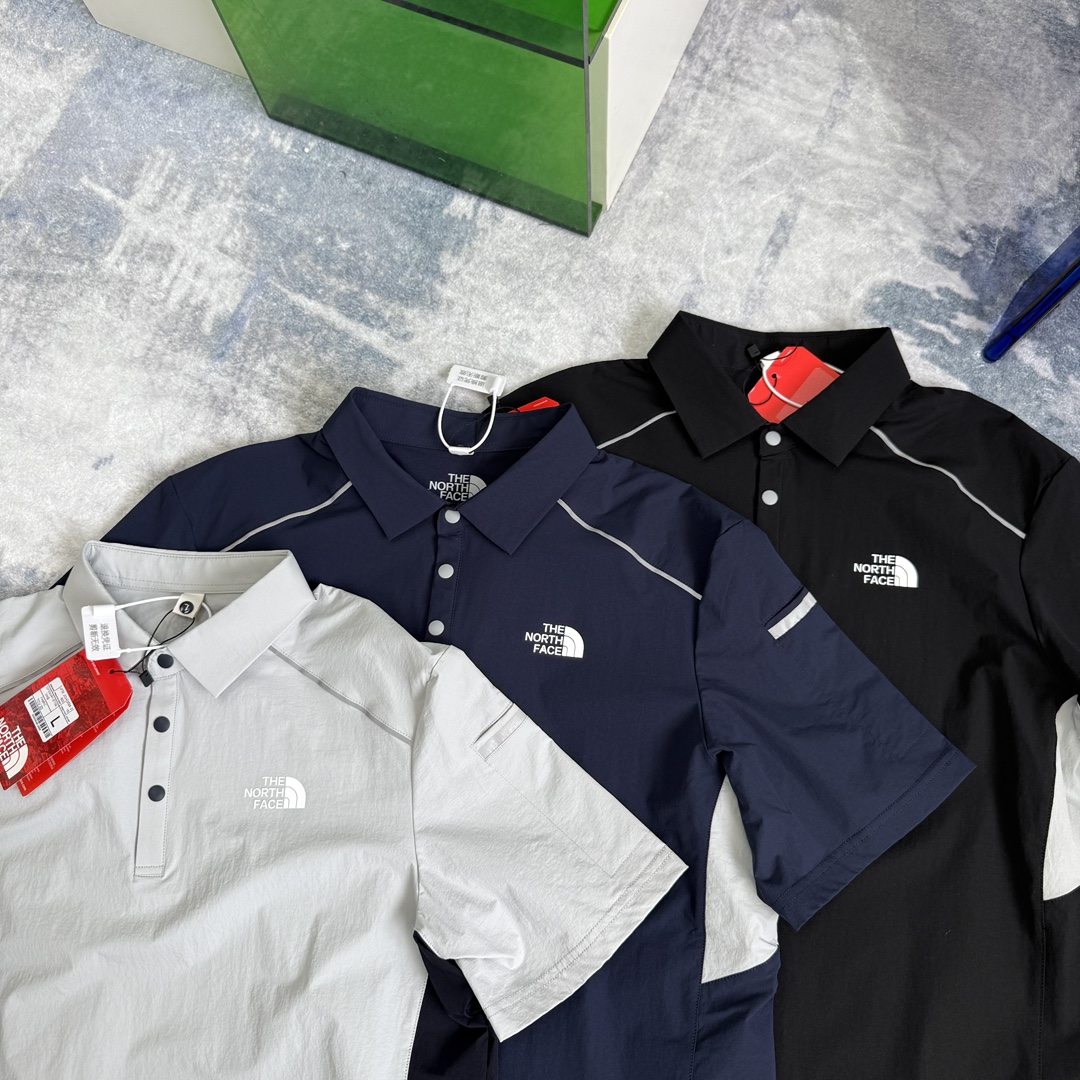 供💰105
北面The North Face 夏季新款综合训练运动健身男士吸湿速干防晒短袖POLO衫！

轻薄透气、必入好货！面料版型做工都极好，采用吸湿性极佳的专业运动面料， 干爽及更耐洗！ 轻盈柔韧且触感柔软，拥有优于棉质的舒适穿着体验，同时具有防晒与吸湿速干的功能性，穿着干爽透气不粘肤、上身清凉感十足！面料纹理光泽极具品质感，上身效果绝对超赞！ 肩膀两侧3M反光条大大提升了品牌的辨识度，可满足不同需求！平时运动 跑步 健身 不可或缺单品！ 

颜色：灰色/黑色 /藏蓝色

尺码：L - 4XL







