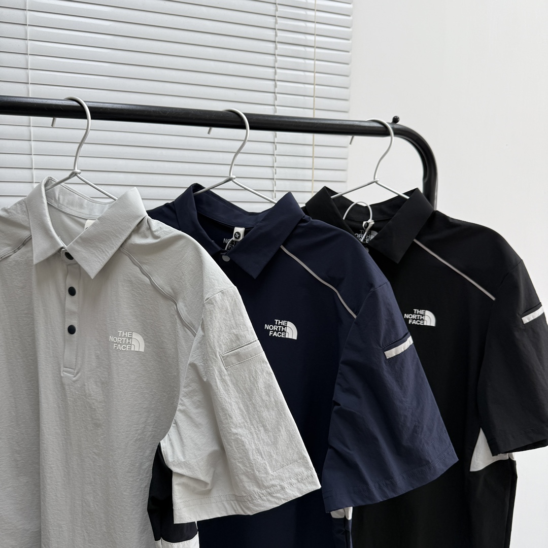 供💰105
北面The North Face 夏季新款综合训练运动健身男士吸湿速干防晒短袖POLO衫！

轻薄透气、必入好货！面料版型做工都极好，采用吸湿性极佳的专业运动面料， 干爽及更耐洗！ 轻盈柔韧且触感柔软，拥有优于棉质的舒适穿着体验，同时具有防晒与吸湿速干的功能性，穿着干爽透气不粘肤、上身清凉感十足！面料纹理光泽极具品质感，上身效果绝对超赞！ 肩膀两侧3M反光条大大提升了品牌的辨识度，可满足不同需求！平时运动 跑步 健身 不可或缺单品！ 

颜色：灰色/黑色 /藏蓝色

尺码：L - 4XL







