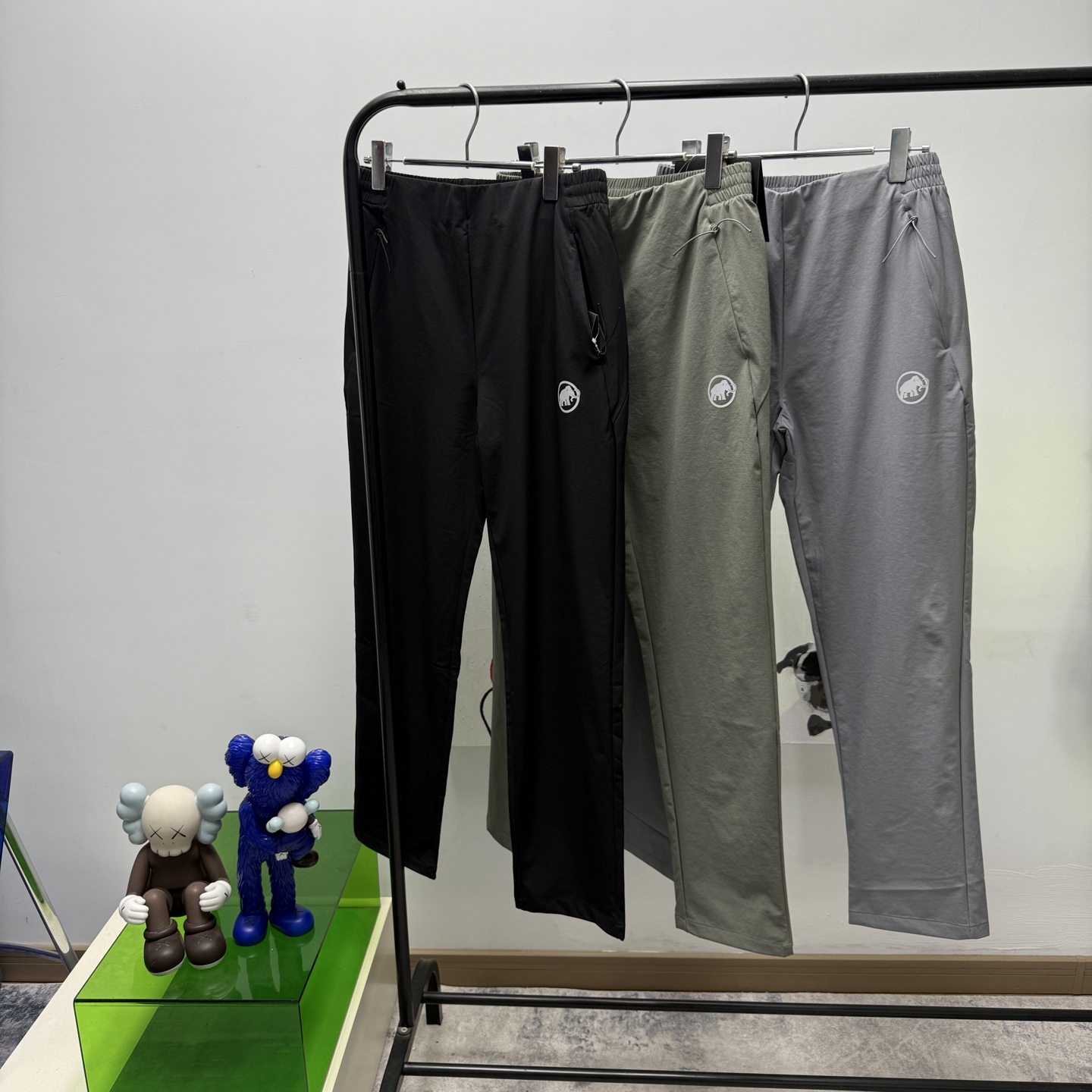 Alternative view of Pants 02611