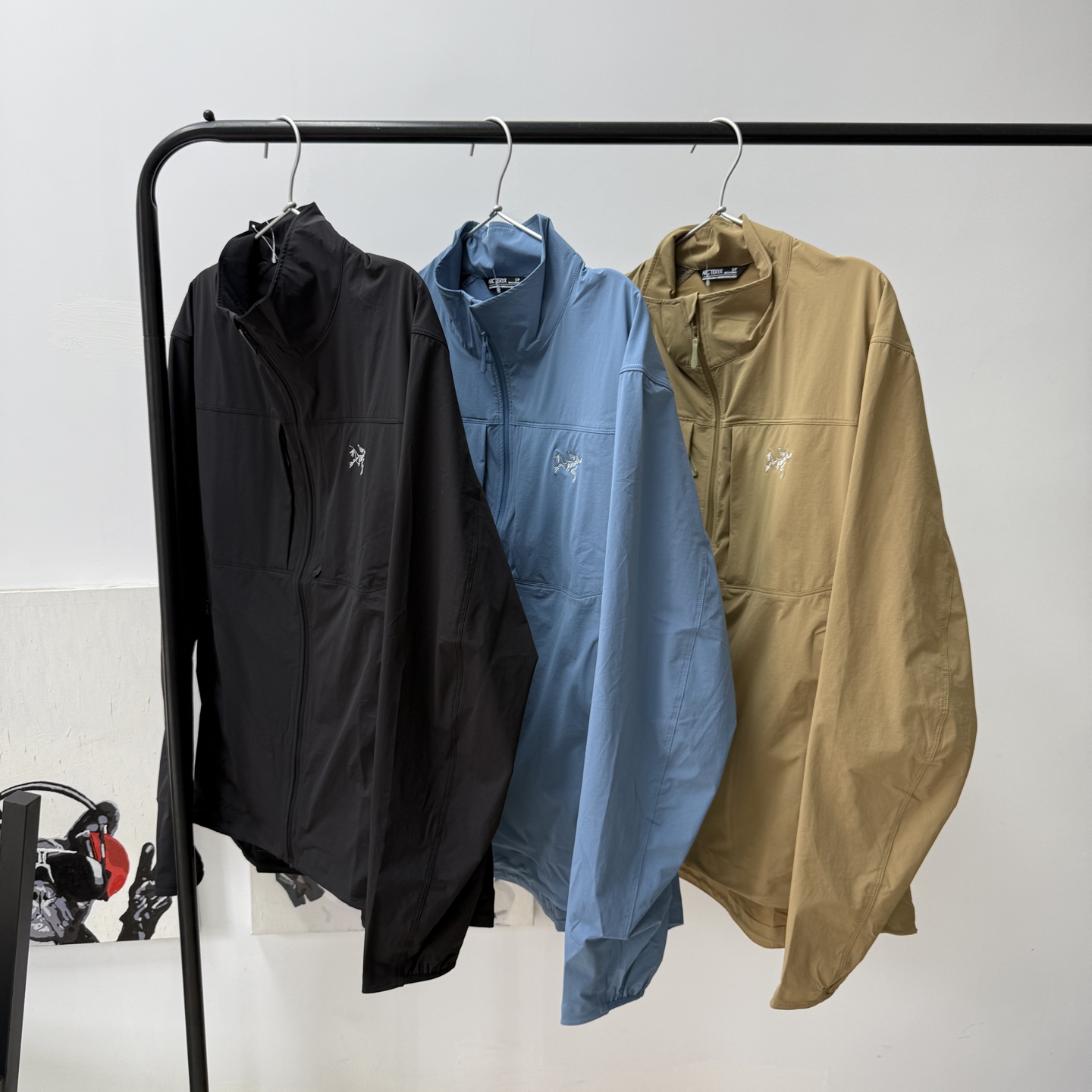 Alternative view of Windbreaker 04303