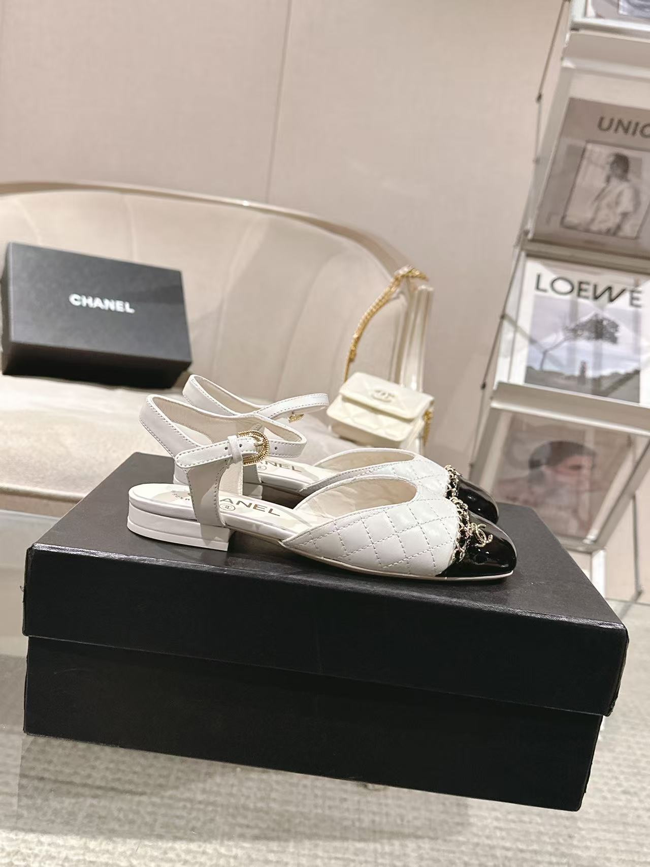 NO:239419,* | 2103 ———————————————————— Egypt series elegant Muller autumn shoes, original imported mixed seed leather   double-layer embroidery embellishment   exquisite trademark copper chain hardware inner foot pad specific water dyed silk mixed seed lambskin outsole Italian original leather outsole, heel height 1.5CM Shoe size: 35-39 Custom made 34-40-41-42 The original counter full set of luxury packaging, batch, sandals, sandals, sheepskin, Leather soles19860909* | 2103 ——————————————— 埃及系列优雅穆勒秋鞋 鞋面原版进口混种皮 双层绣花点缀 精致商标铜链五金内里垫脚特定水染丝愁混种小羊皮 大底意大利本色真皮大底、跟高1.5CM 鞋码: 35-39 订做34-40-41-42 原版专柜全套豪华包装 批,凉鞋,sandals,sheepskin,Leather soles,Women's Shoes