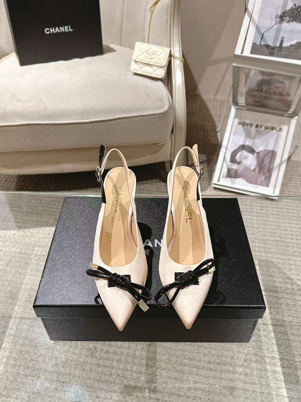 NO:407867,* Mary Jane exquisite bow - double C pendant configuration upper; imported silk inner lining; silk sheepskin foot pad; silk sheepskin outsole; Italian leather heel height; inner height 8.5cm size; 35-39 Custom made 34-40-41-42, high heels sandals, sandals, mary jane, high heels, sheepskin, real silk19860909* 玛丽珍精致蝴蝶结-双C吊坠配置 鞋面；进口真丝 内里；丝绸羊皮 垫脚；丝绸羊皮 大底；意大利真皮 跟高；内增高8.5cm 码数；35-39 订做34-40-41-42,高跟鞋凉鞋,sandals,mary jane,high heels,sheepskin,real silk,Women's Shoes