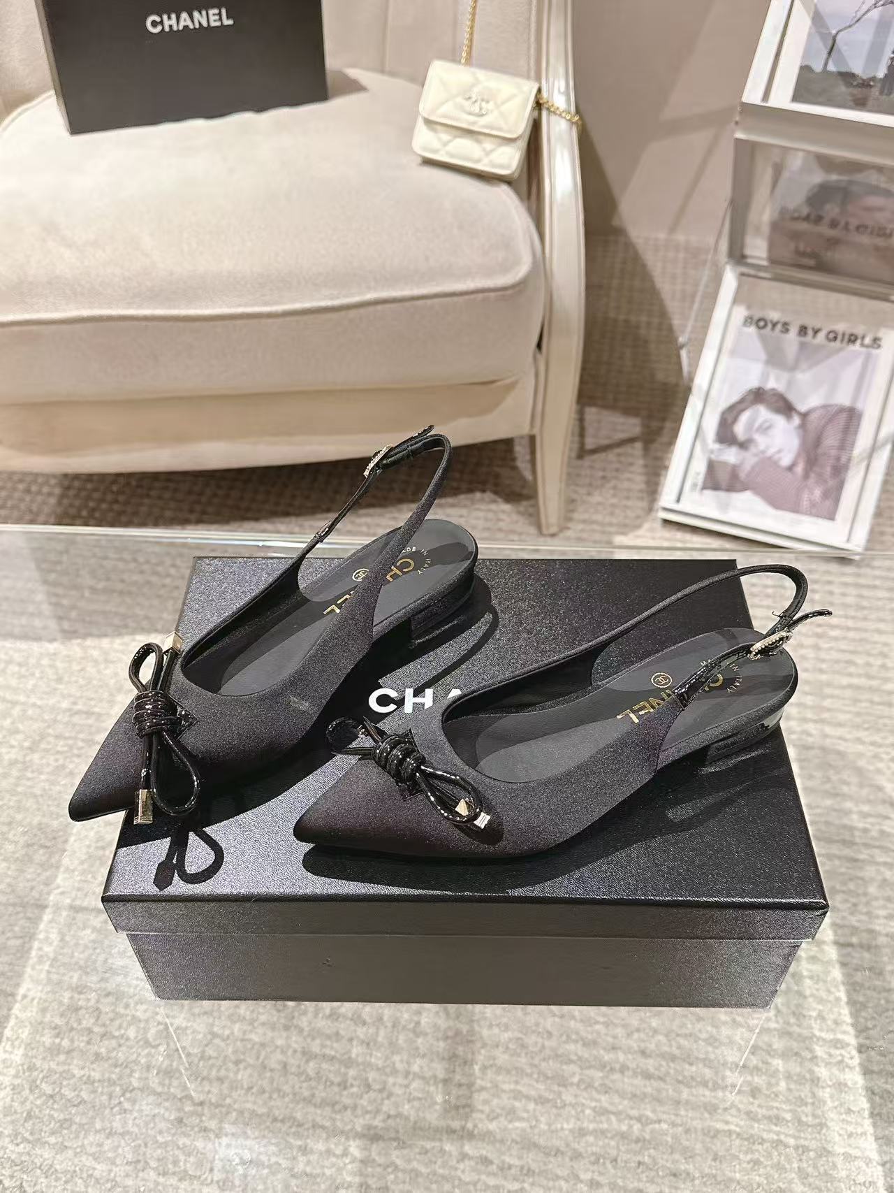 NO:407873,* | Mary Jane exquisite bow - double C pendant configuration upper; imported silk inner lining; silk sheepskin foot pad; silk sheepskin outsole; Italian leather heel height; inner height increase by 2.5cm size; 35-39 customized 34-40-41-42, high heel sandals, sandals, mary jane, high heels, sheepskin, real silk19860909* | 玛丽珍精致蝴蝶结-双C吊坠配置 鞋面；进口真丝 内里；丝绸羊皮 垫脚；丝绸羊皮 大底；意大利真皮 跟高；内增高2.5cm 码数；35-39订做34-40-41-42,高跟鞋凉鞋,sandals,mary jane,high heels,sheepskin,real silk,Women's Shoes