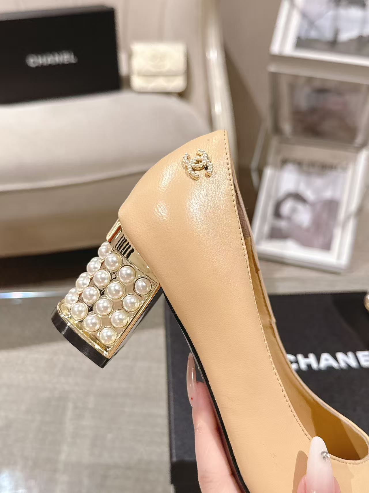 NO:446441,* | 2113-2———————— Mary Jane original plate open mold pearl heel upper; imported sheepskin-Zhen Silk Inner; Silk Sheepskin footrest; Silk Sheepskin outsole; Italian genuine leather Heel height; 6cm size; 35-39 Custom made 34-40-41-42, high heels single shoes, mary jane, high heels, sheepskin19860909* | 2113-2———————— 玛丽珍原板开模珍珠跟 鞋面；进口羊皮-珍丝绸 内里；丝绸羊皮 垫脚；丝绸羊皮 大底；意大利真皮 跟高；6cm 码数；35-39订做34-40-41-42,高跟鞋单鞋,mary jane,high heels,sheepskin,Women's Shoes