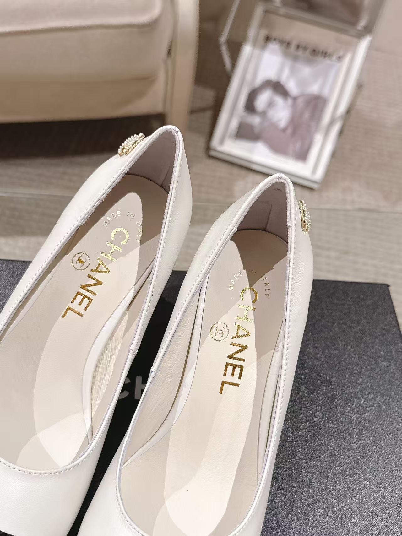 NO:446464,* | 2113-2———————— Mary Jane original plate open mold pearl heel upper; imported sheepskin-Zhen Silk Inner; Silk Sheepskin footrest; Silk Sheepskin outsole; Italian genuine leather Heel height; 8cm size; 35-39 Custom made 34-40-41-42, high heels single shoes, mary jane, high heels, sheepskin19860909* | 2113-2———————— 玛丽珍原板开模珍珠跟 鞋面；进口羊皮-珍丝绸 内里；丝绸羊皮 垫脚；丝绸羊皮 大底；意大利真皮 跟高；8cm 码数；35-39订做34-40-41-42,高跟鞋单鞋,mary jane,high heels,sheepskin,Women's Shoes