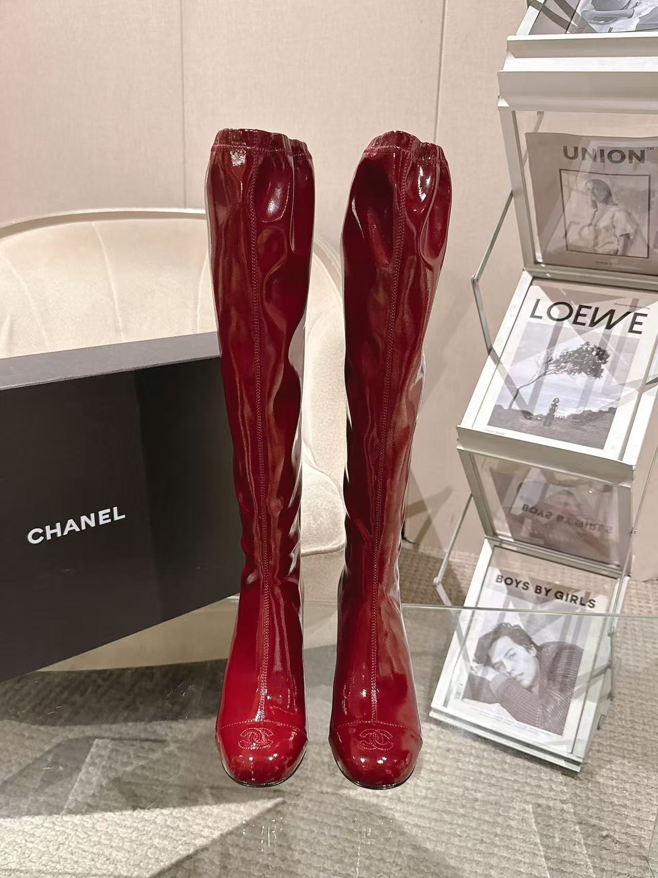 NO:536375,* | 20252116——————————— Exquisite wedge boots with elastic and natural wrinkle 18-inch high boots; imported patent leather inner lining; silk sheepskin footbed; silk sheepskin outsole; Italian genuine leather heel height; 7cm size; 35-390 customized 34-40-41-42 The original counter full set of luxury packaging Purchase batch, boots, boots, sheepskin19860909* | 20252116———————— 精致坡跟绣花靴口帶松紧自然皱18寸高靴 面；进口漆皮 内里；丝绸羊皮 垫脚；丝绸羊皮 大底；意大利真皮 跟高；7cm 码数；35-390订做34-40-41-42 原版专柜全套豪华包装 代购批,靴子,boots,sheepskin,Women's Shoes