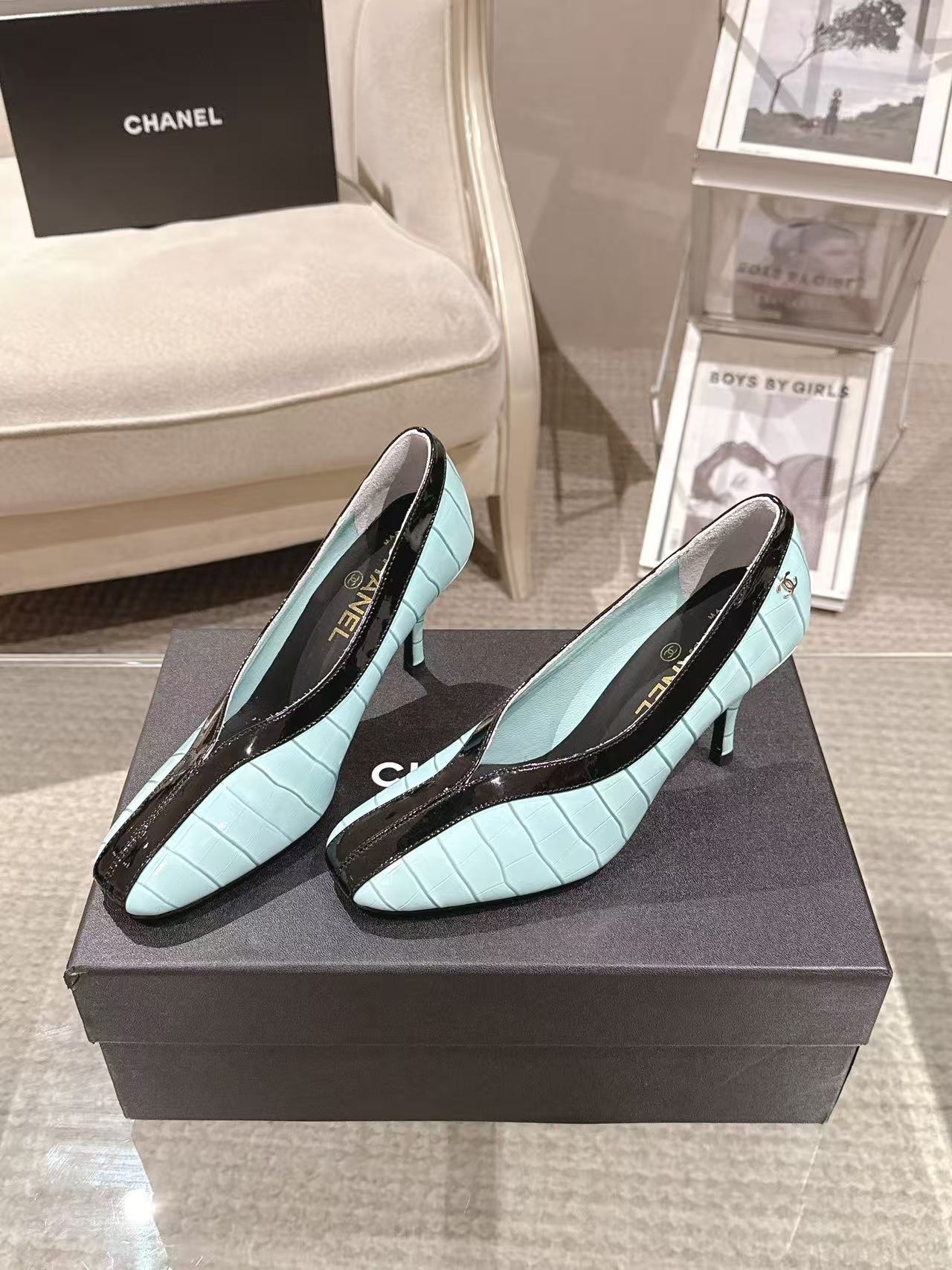 NO:652707,* | 20262003-1————————Exquisite stiletto heels original molded leather surface; imported stone pattern calf butter lining; silk sheepskin feet; silk sheepskin outsole; Italian genuine leather heel height; 8.5cm size; 35-390 customized 34-40-41-42 Original counter complete set of luxury packaging purchasing agent batch, high heels single shoes, high heels, sheepskin19860909* | 20262003-1———————— 精致细高跟原版开模皮料 面；进口石头纹小牛油 内里；丝绸羊皮 垫脚；丝绸羊皮 大底；意大利真皮 跟高；8.5cm 码数；35-390订做34-40-41-42 原版专柜全套豪华包装 代购批,高跟鞋单鞋,high heels,sheepskin,Women's Shoes
