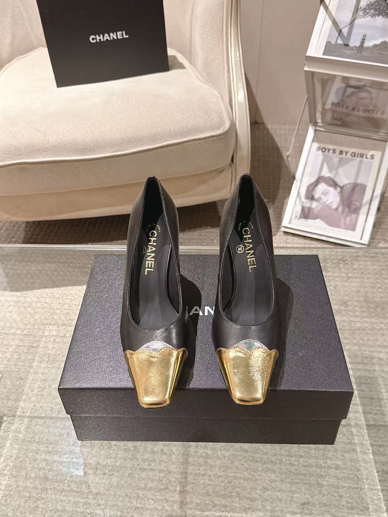 NO:870940,* | 2026B2601-1——————Mary Jane original board developed small square toe upper; imported sheepskin lining; silk sheepskin feet; silk sheepskin outsole; Italian genuine leather heel height; 8.5cm yardage; 35-390 customized 34-40-41-42 Original counter complete set of luxury packaging purchasing batch, sandals, sandals, mary jane, sheepskin19860909* | 2026B2601-1———————— 玛丽珍原板开发小方头 鞋面；进口羊皮 内里；丝绸羊皮 垫脚；丝绸羊皮 大底；意大利真皮 跟高；8.5cm 码数；35-390订做34-40-41-42 原版专柜全套豪华包装 代购批,凉鞋单鞋,sandals,mary jane,sheepskin,Women's Shoes
