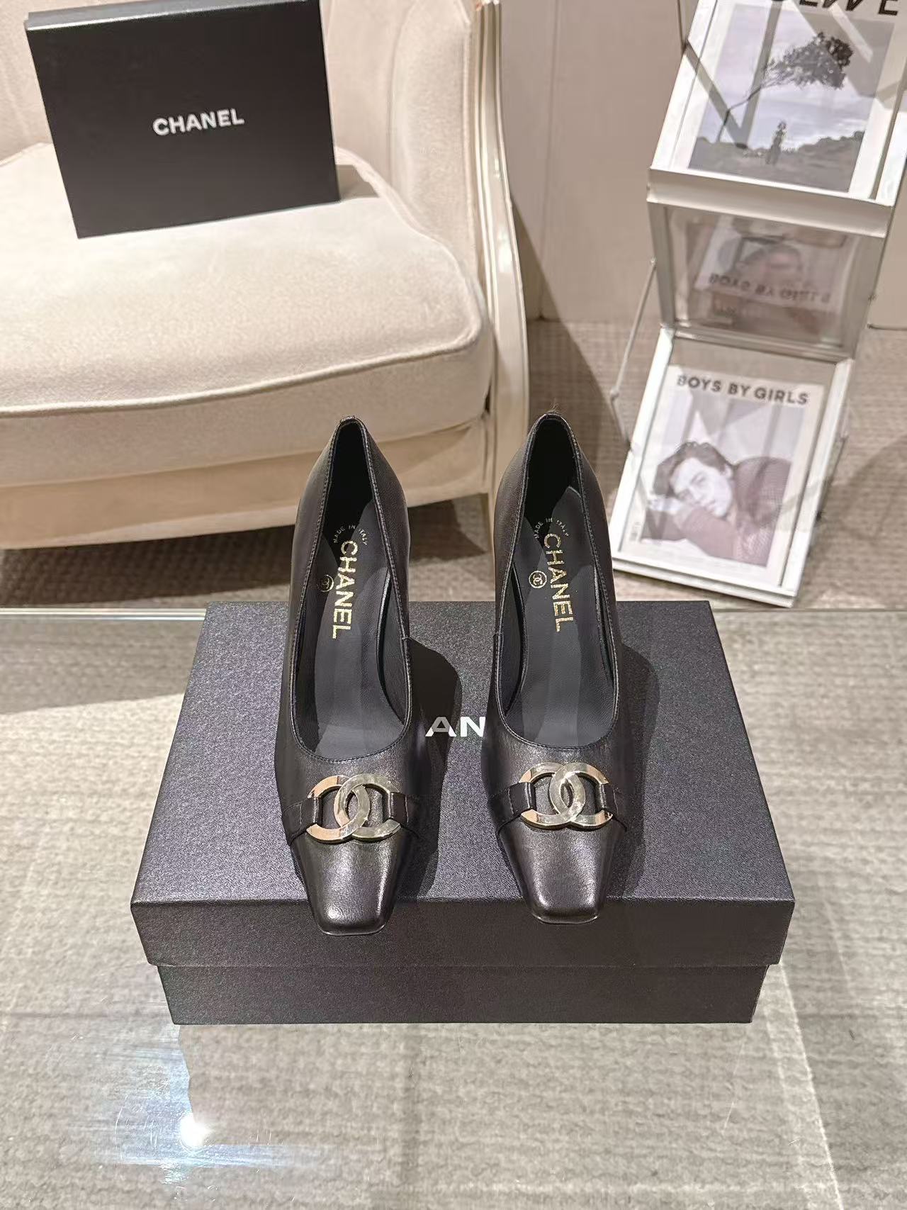 NO:870978,* | 2026B2601-2——————Mary Jane’s original board developed small square toe upper; imported sheepskin lining; silk sheepskin feet; silk sheepskin outsole; Italian genuine leather heel height; 8.5cm yardage; 35-390 customized 34-40-41-42 Original counter full set of luxury packaging purchasing batch, sandals, sandals, mary jane, sheepskin19860909* | 2026B2601-2———————— 玛丽珍原板开发小方头 鞋面；进口羊皮 内里；丝绸羊皮 垫脚；丝绸羊皮 大底；意大利真皮 跟高；8.5cm 码数；35-390订做34-40-41-42 原版专柜全套豪华包装 代购批,凉鞋单鞋,sandals,mary jane,sheepskin,Women's Shoes