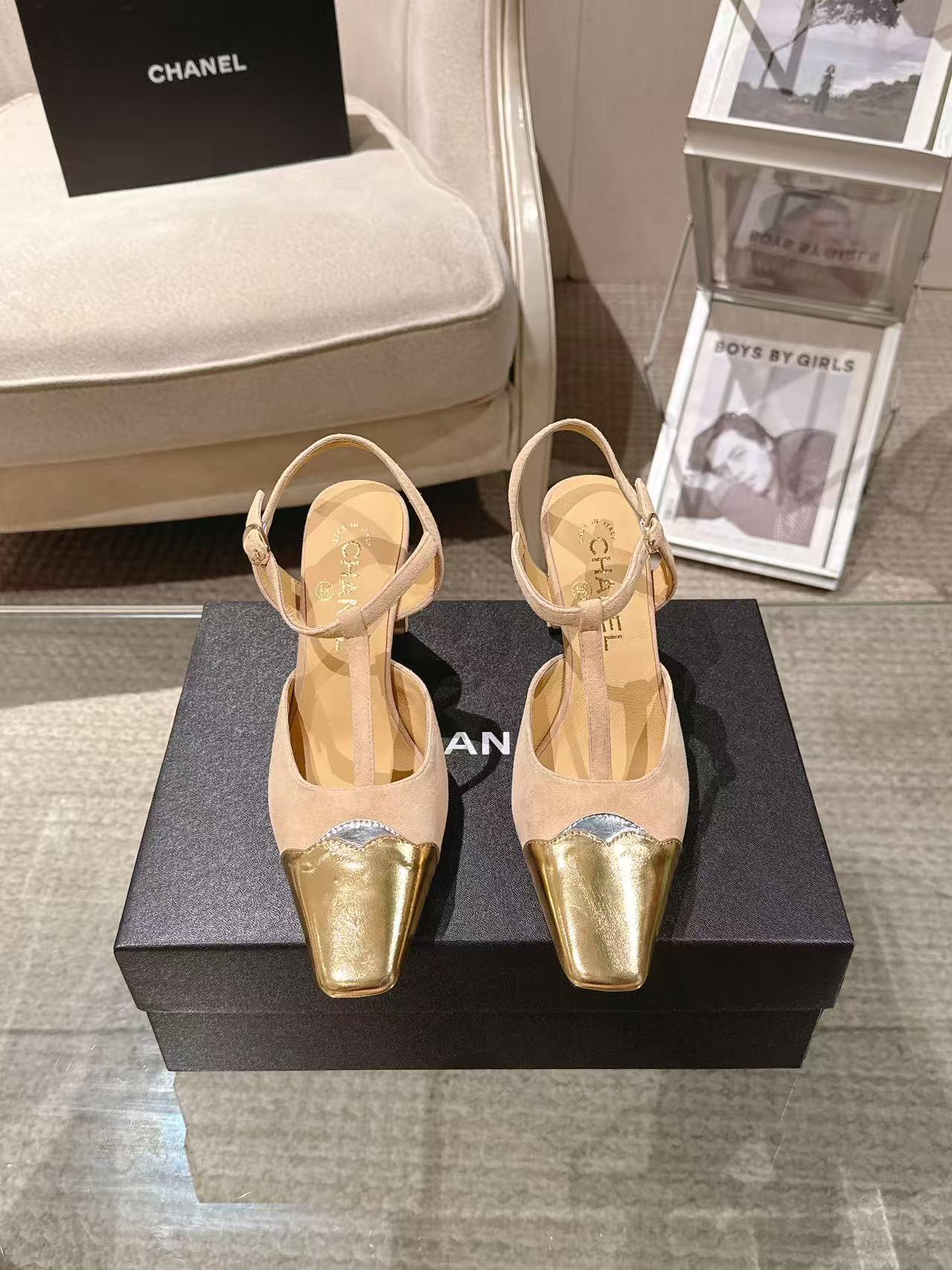 NO:870988,* | 2026B2601-5——————Mary Jane original board developed small square toe upper; imported cashmere lining; silk sheepskin feet; silk sheepskin outsole; Italian genuine leather heel height; 8.5cm yardage; 35-390 customized 34-40-41-42 Original counter full set of luxury packaging purchasing agent, sandals, sandals, mary jane, sheepskin19860909* | 2026B2601-5———————— 玛丽珍原板开发小方头 鞋面；进口羊绒 内里；丝绸羊皮 垫脚；丝绸羊皮 大底；意大利真皮 跟高；8.5cm 码数；35-390订做34-40-41-42 原版专柜全套豪华包装 代购批,凉鞋单鞋,sandals,mary jane,sheepskin,Women's Shoes
