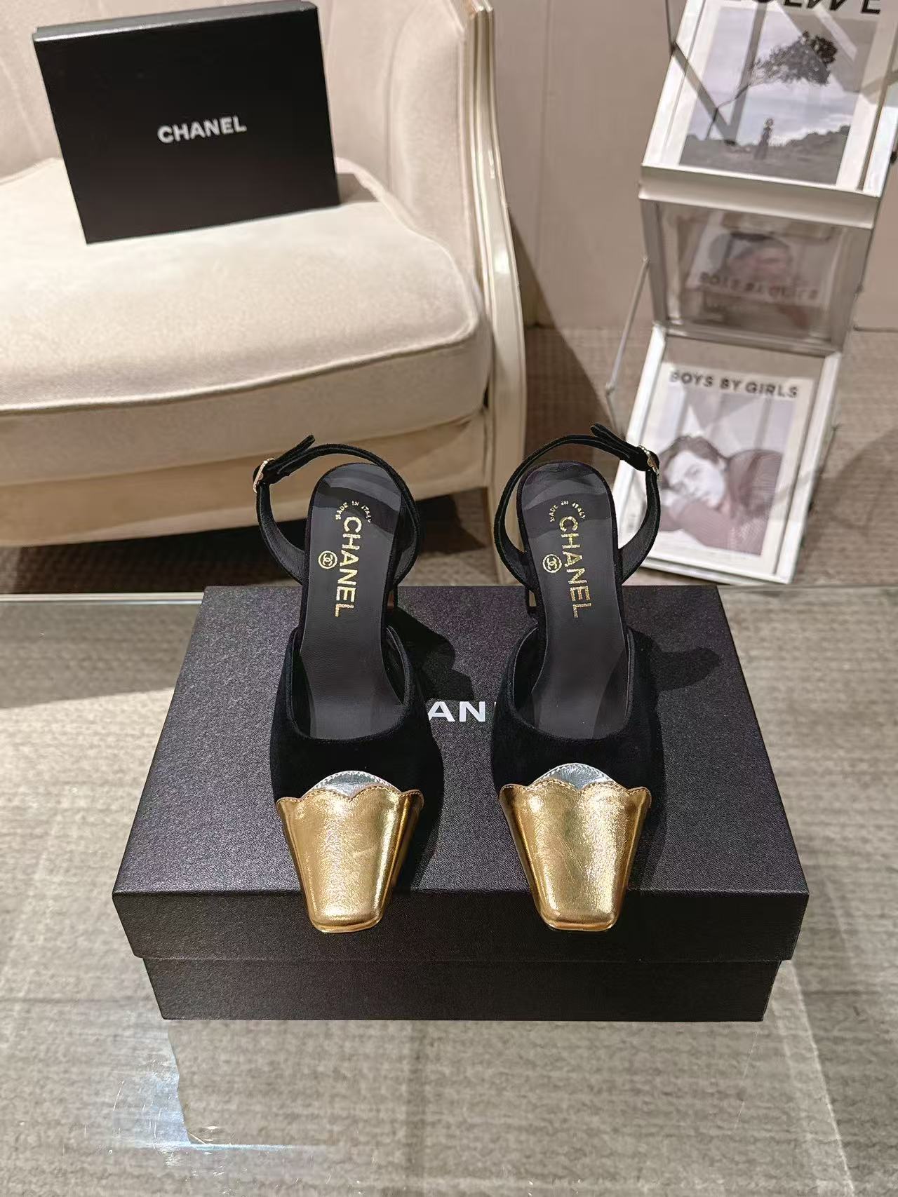 NO:870951,* | 2026B2601-3————————Mary Jane’s original board developed small square toe upper; imported cashmere lining; silk sheepskin feet; silk sheepskin outsole; Italian genuine leather heel height; 8.5cm yardage; 35-390 customized 34-40-41-42 Original counter complete set of luxury packaging purchasing batch, sandals, sandals, mary jane, sheepskin19860909* | 2026B2601-3———————— 玛丽珍原板开发小方头 鞋面；进口羊绒 内里；丝绸羊皮 垫脚；丝绸羊皮 大底；意大利真皮 跟高；8.5cm 码数；35-390订做34-40-41-42 原版专柜全套豪华包装 代购批,凉鞋单鞋,sandals,mary jane,sheepskin,Women's Shoes