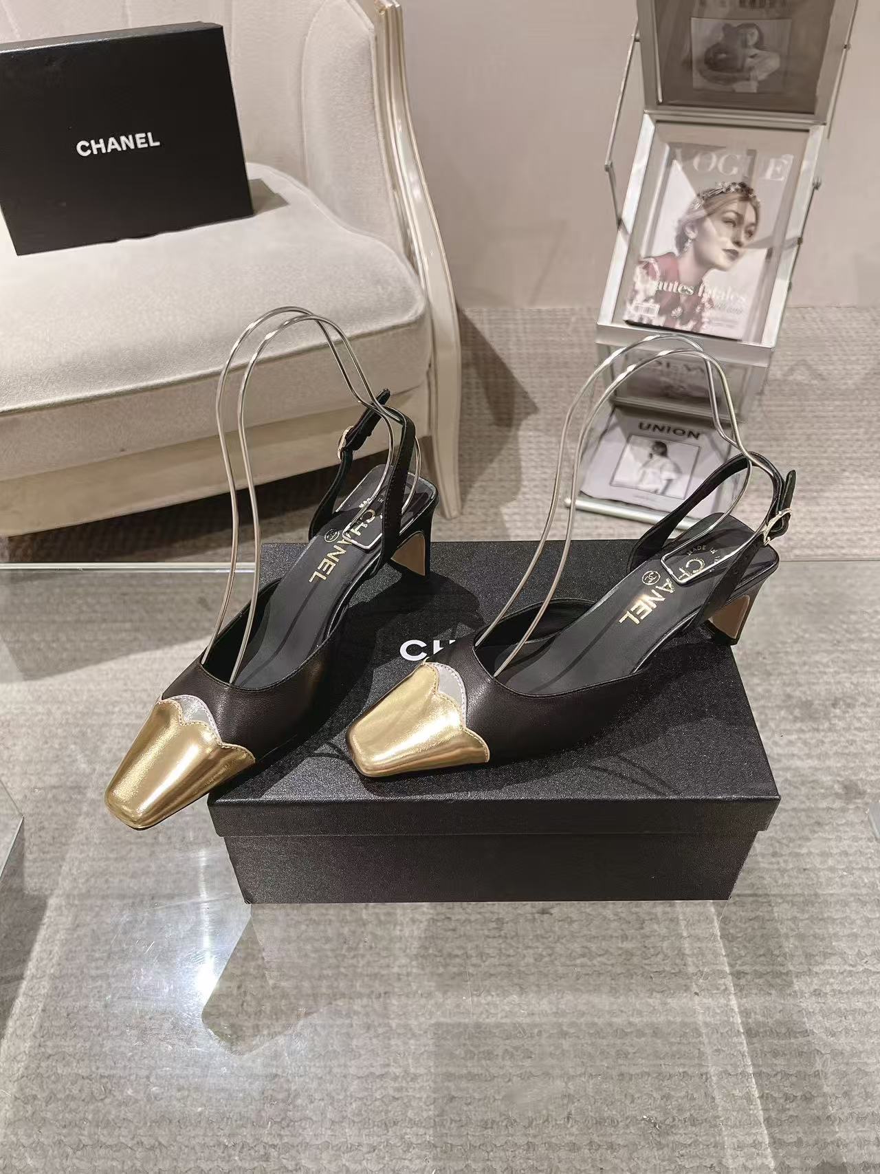 NO:926787,* | 2026B2603-3————————Mary Jane original board developed small square toe upper; imported sheepskin lining; silk sheepskin feet; silk sheepskin outsole; Italian leather heel height; 6.5cm yardage; 35-390 customized 34-40-41-42 Original counter full set of luxury packaging purchasing batch, high heels sandals, sandals, mary jane, high heels, sheepskin19860909* | 2026B2603-3———————— 玛丽珍原板开发小方头 鞋面；进口羊皮 内里；丝绸羊皮 垫脚；丝绸羊皮 大底；意大利真皮 跟高；6.5cm 码数；35-390订做34-40-41-42 原版专柜全套豪华包装 代购批,高跟鞋凉鞋,sandals,mary jane,high heels,sheepskin,Women's Shoes