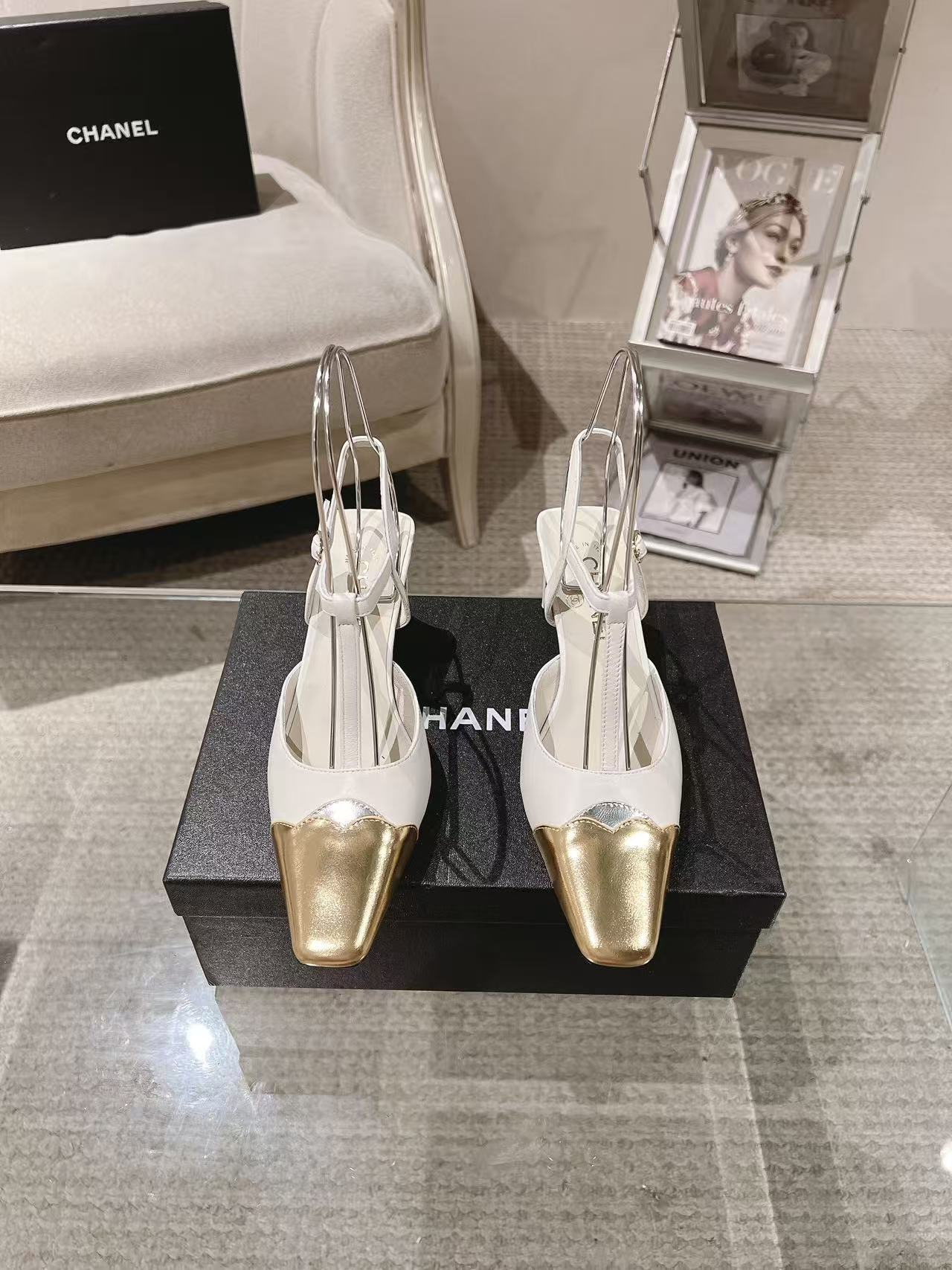 NO:926798,* | 2026B2603-5——————Mary Jane original board developed small square toe upper; imported sheepskin lining; silk sheepskin feet; silk sheepskin outsole; Italian genuine leather heel height; 6.5cm yardage; 35-390 customized 34-40-41-42 Original counter full set of luxury packaging purchasing batch, high heels sandals, sandals, mary jane, high heels, sheepskin19860909* | 2026B2603-5———————— 玛丽珍原板开发小方头 鞋面；进口羊皮 内里；丝绸羊皮 垫脚；丝绸羊皮 大底；意大利真皮 跟高；6.5cm 码数；35-390订做34-40-41-42 原版专柜全套豪华包装 代购批,高跟鞋凉鞋,sandals,mary jane,high heels,sheepskin,Women's Shoes