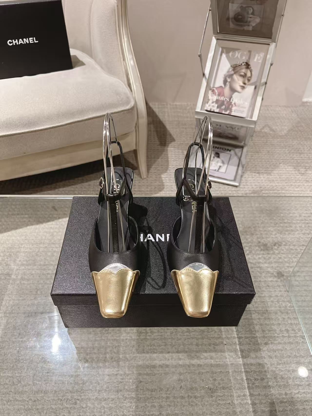 NO:926827,* | 2026B2603-5——————Mary Jane original board developed small square toe upper; imported sheepskin lining; silk sheepskin feet; silk sheepskin outsole; Italian genuine leather heel height; 6.5cm yardage; 35-390 customized 34-40-41-42 Original counter full set of luxury packaging purchasing batch, high heels sandals, sandals, mary jane, high heels, sheepskin19860909* | 2026B2603-5———————— 玛丽珍原板开发小方头 鞋面；进口羊皮 内里；丝绸羊皮 垫脚；丝绸羊皮 大底；意大利真皮 跟高；6.5cm 码数；35-390订做34-40-41-42 原版专柜全套豪华包装 代购批,高跟鞋凉鞋,sandals,mary jane,high heels,sheepskin,Women's Shoes