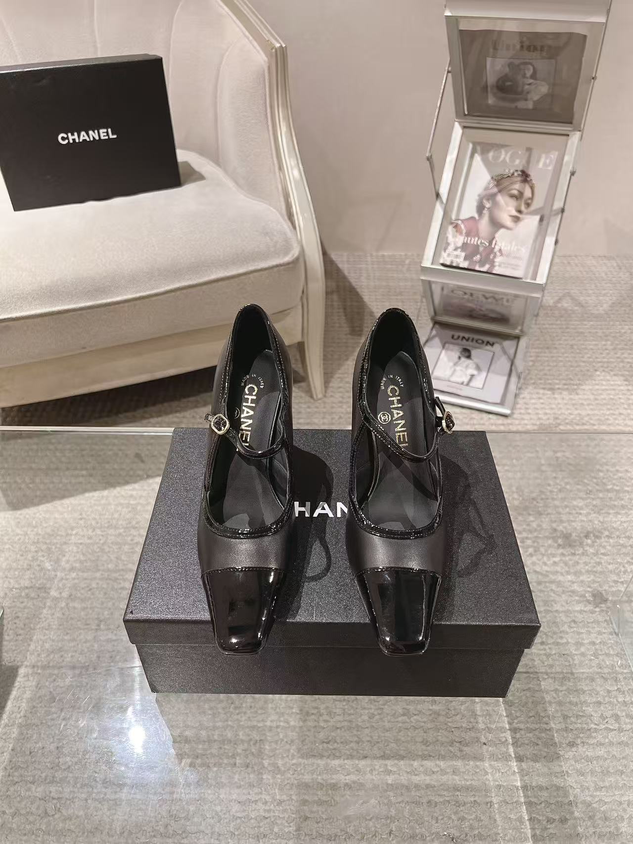 NO:926762,* | 2026B2601-8——————Mary Jane original plate development upper; imported sheepskin with calf soft paint lining; silk sheepskin feet; silk sheepskin outsole; Italian genuine leather heel height; 8.5cm yardage; 35-390 customized 34-40-41-42 Original counter full set of luxury packaging purchasing batch, Mary Jane, mary jane, sheepskin19860909* | 2026B2601-8———————— 玛丽珍原板开发 鞋面；进口羊皮配小牛软漆 内里；丝绸羊皮 垫脚；丝绸羊皮 大底；意大利真皮 跟高；8.5cm 码数；35-390订做34-40-41-42 原版专柜全套豪华包装 代购批,玛丽珍,mary jane,sheepskin,Women's Shoes
