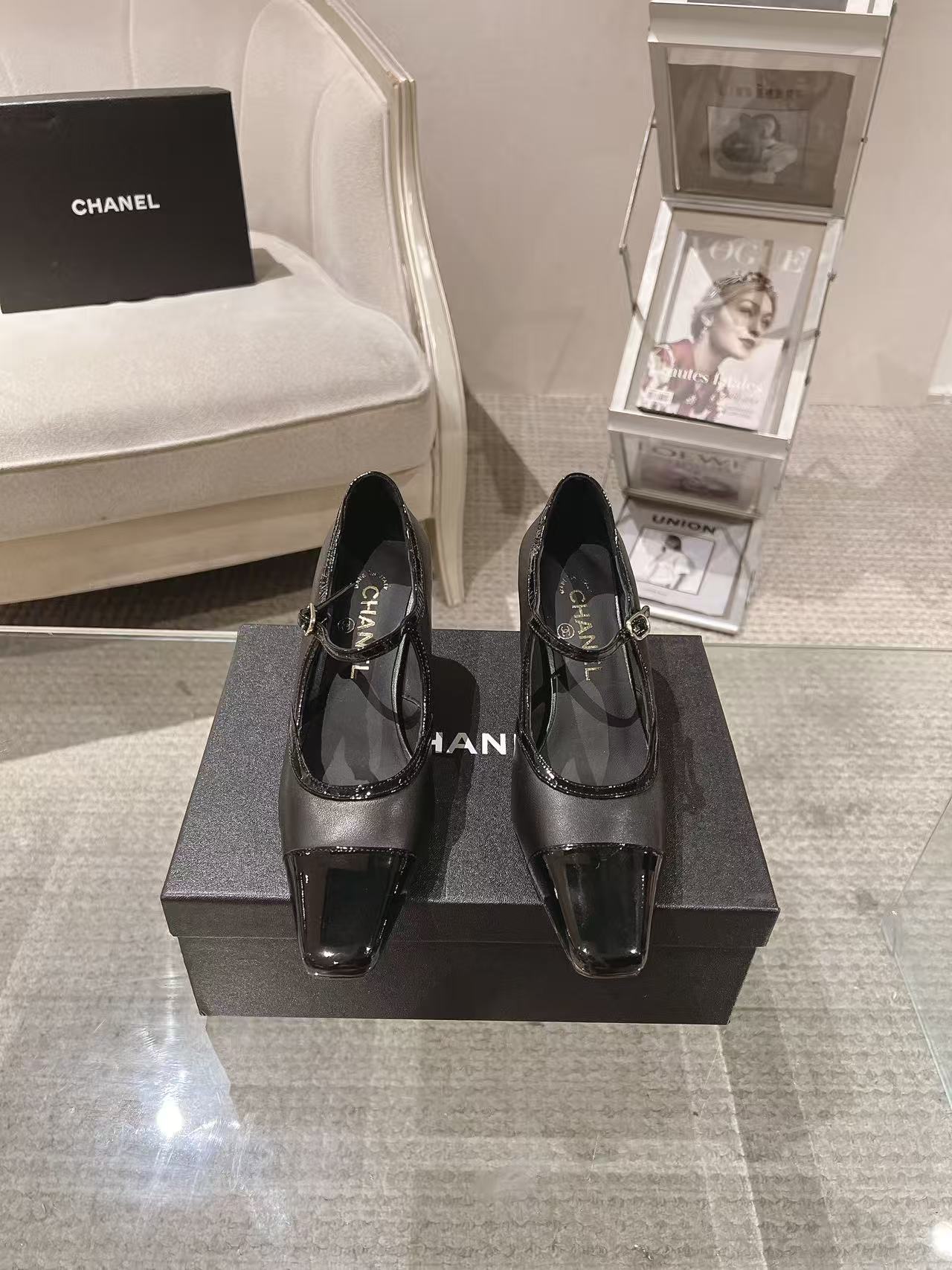 NO:926772,* | 2026B2603-8—————— Mary Jane original plate development upper; imported sheepskin with calf soft paint lining; silk sheepskin feet; silk sheepskin outsole; Italian genuine leather heel height; 6.5cm yardage; 35-390 customized 34-40-41-42 original counter full set of luxury packaging purchasing batch, Mary Jane, mary jane, sheepskin19860909* | 2026B2603-8———————— 玛丽珍原板开发 鞋面；进口羊皮配小牛软漆 内里；丝绸羊皮 垫脚；丝绸羊皮 大底；意大利真皮 跟高；6.5cm 码数；35-390订做34-40-41-42 原版专柜全套豪华包装 代购批,玛丽珍,mary jane,sheepskin,Women's Shoes