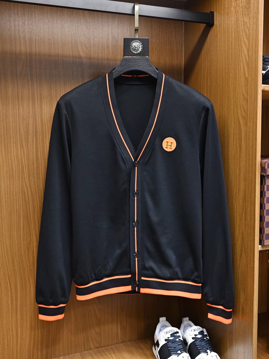 NO:150369,The new autumn and winter jackets are perfect in the show, comfortable and warm, and the very outstanding design easily advances the sense of fashion. The workmanship is extremely exquisite and rigorous, and the wiring is neat and meticulous!  A masterpiece of a big-name designer!  The upper body doesn't look bloated and super handsome!  Code number M--4XL,,jackets & coats,jackets & coats,alexander wang19860909秋冬新款夹克外套,秀场新品品相非常完美,舒适保暖,非常出彩的设计,轻松将时髦感进阶,做工极为考究严谨,走线工整细致！大牌设计师巨作！上身不显臃肿、超级帅气！码数M--4XL,,jackets & coats,jackets & coats,alexander wang,Men's clothing