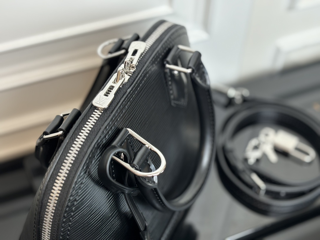 M24645黑色(动态码)《顶级原单》专柜同步电子芯片内码出货🔥本款 Alma BB 手袋溯源 1934