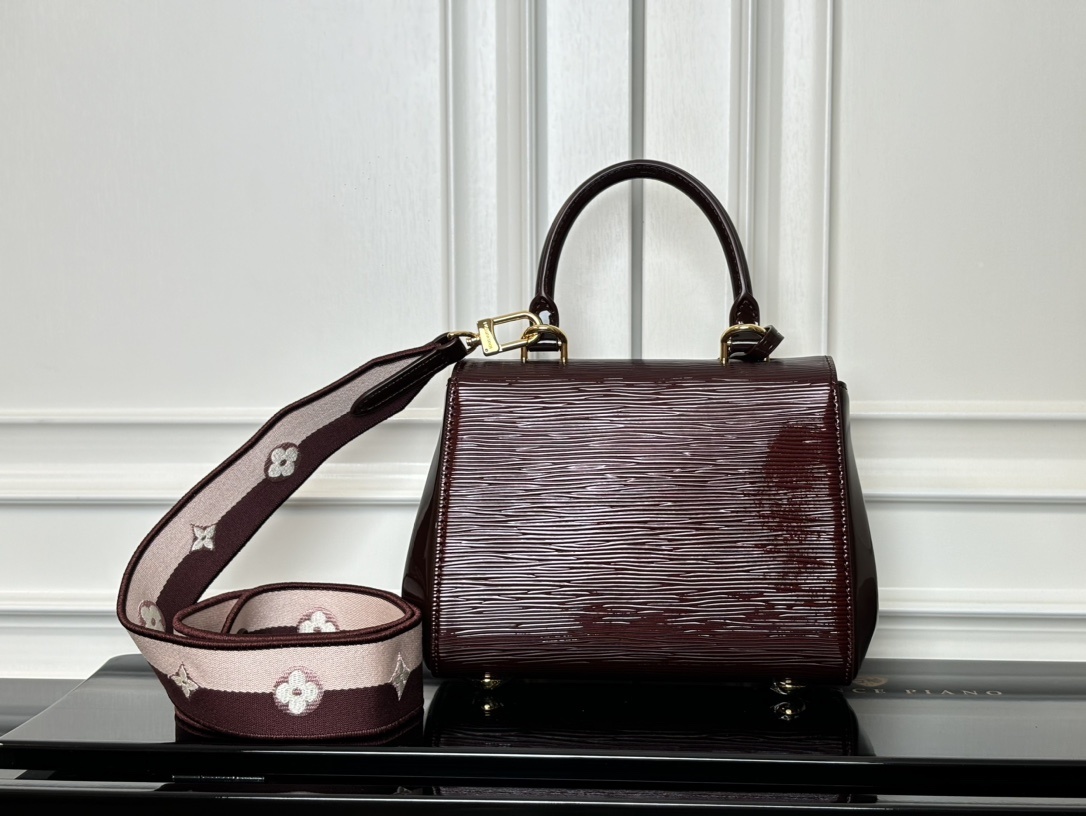 M58928酒红色【顶级原单】2024新款Cluny Mini亮皮波纹 🌸 (动态码)专柜同步电子芯片内